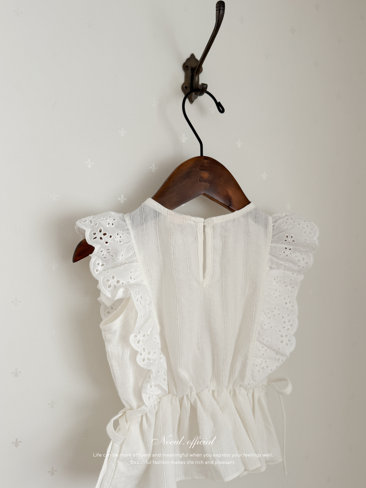 Shining wing blouse
