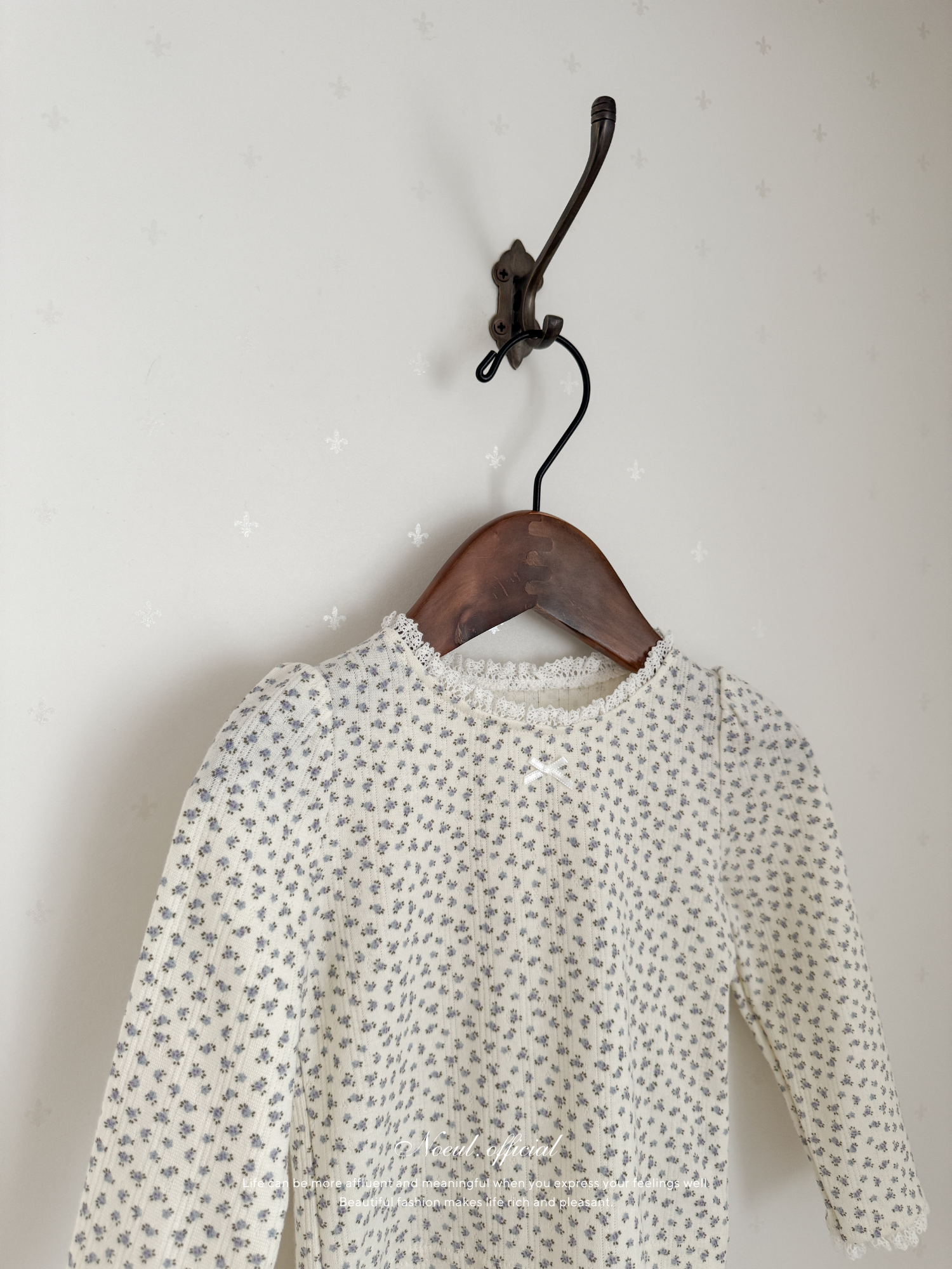 Mable ribbon lace tee