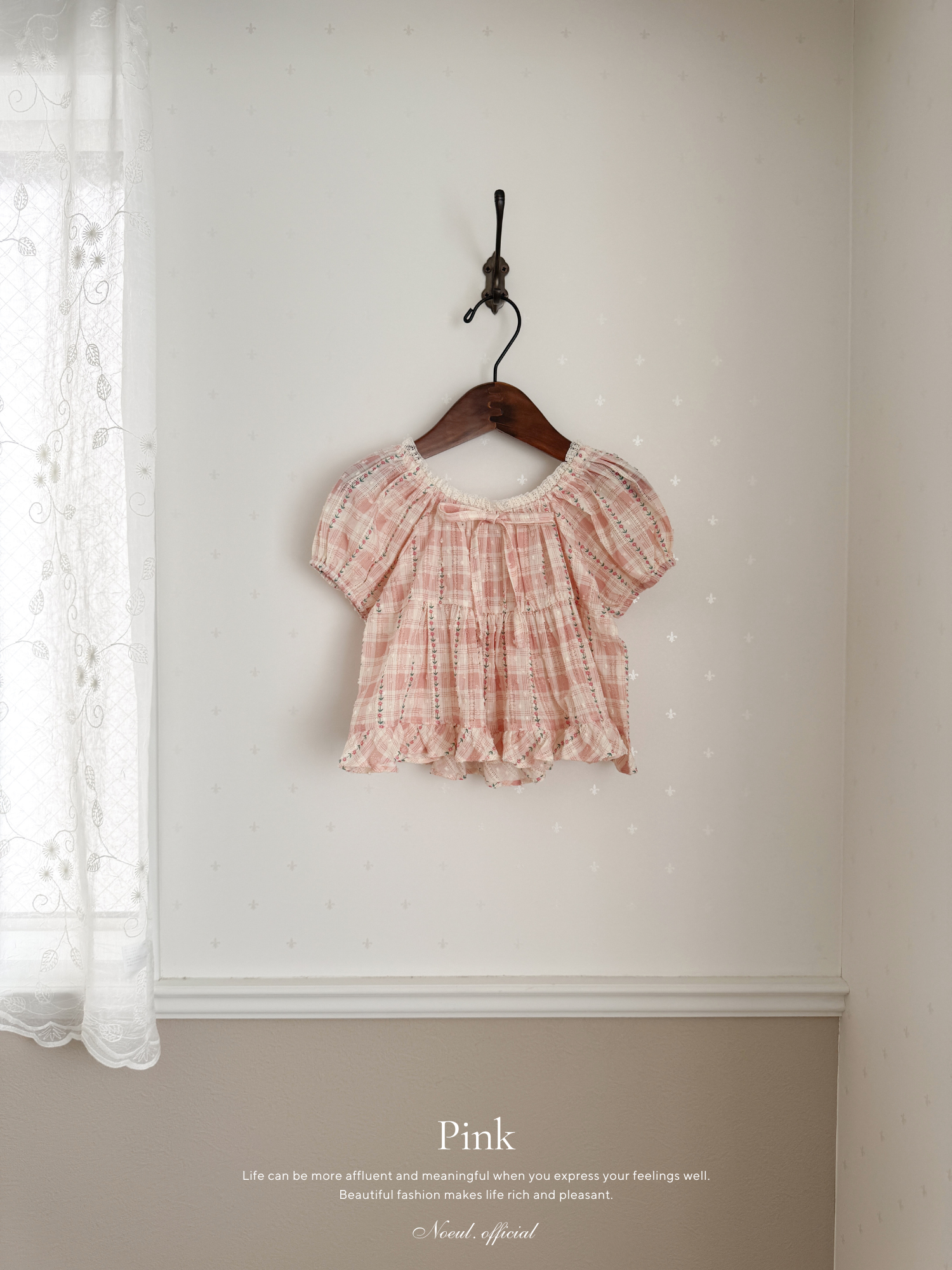 Maybe ribbon puff blouse