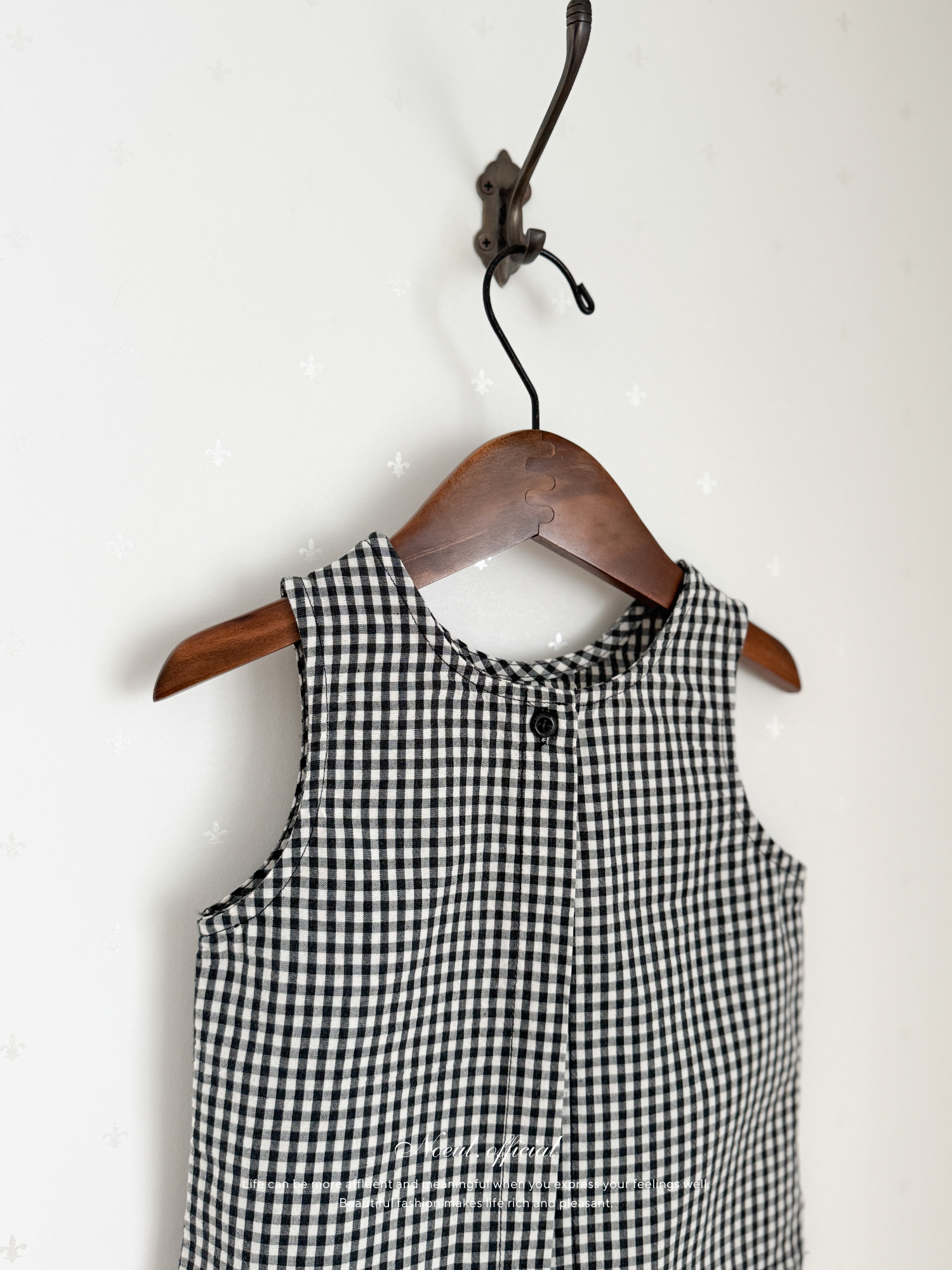 Muse check sleeveless blouse