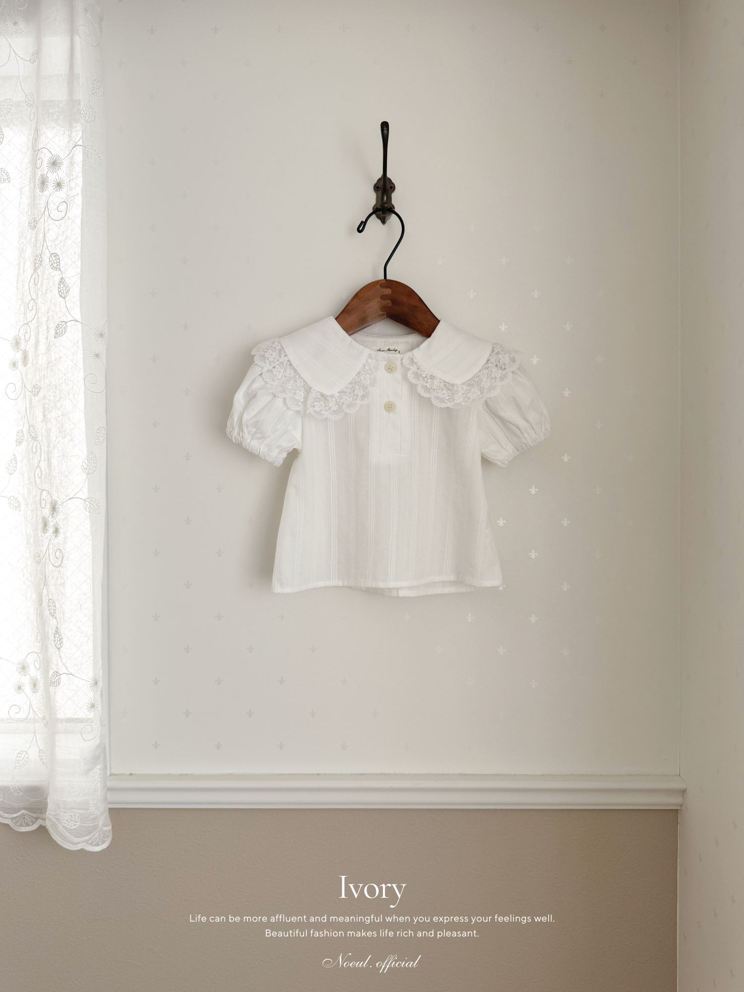 Roan lace collar blouse