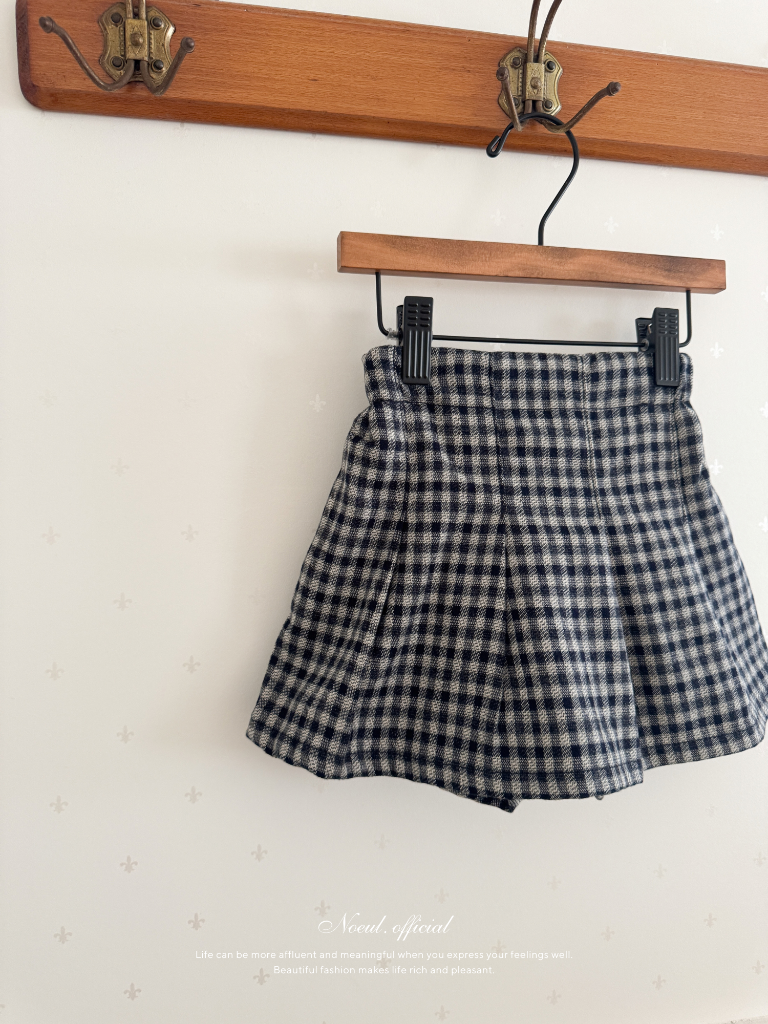 Small check skirt