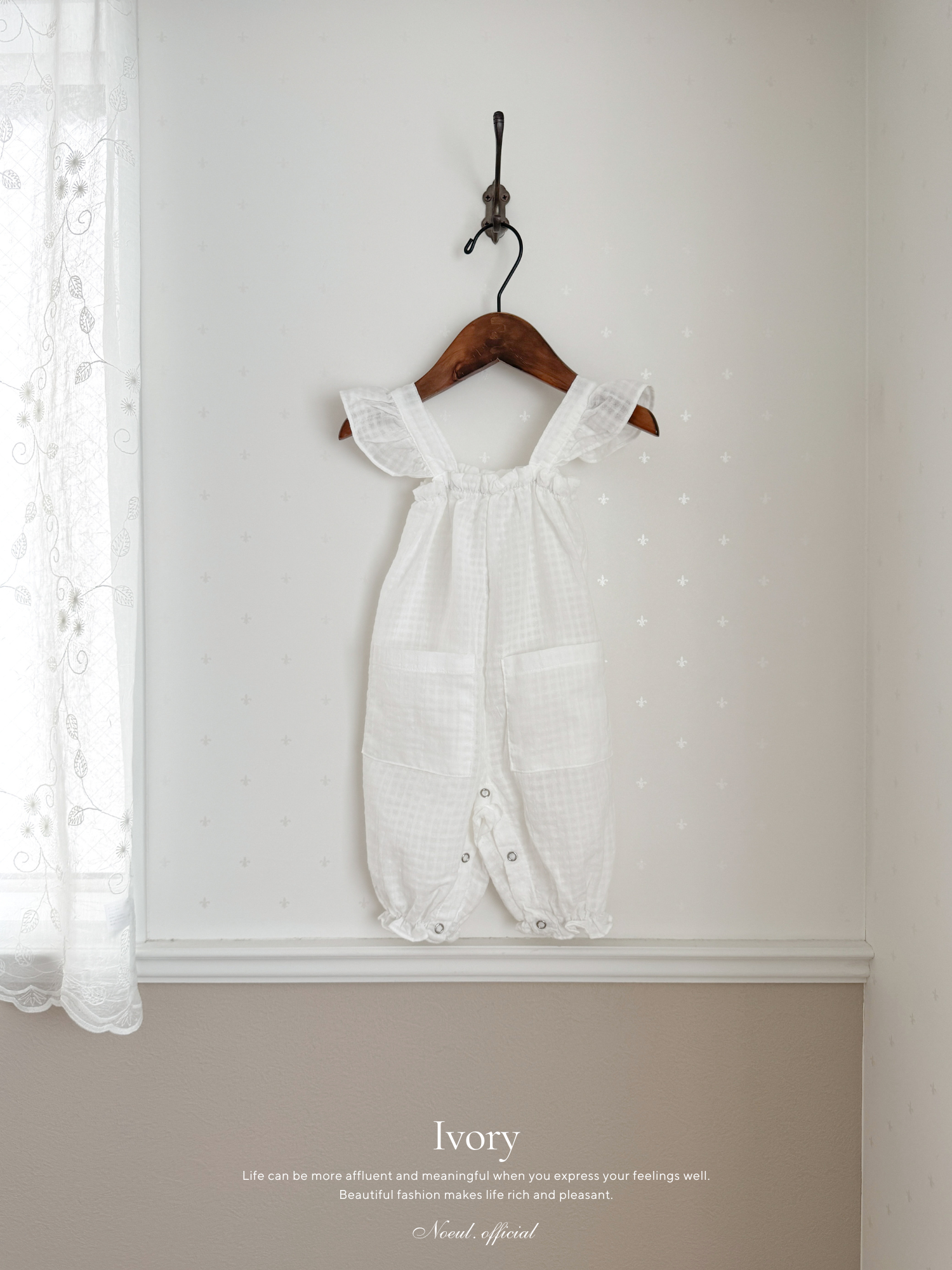 Wing frill suit
