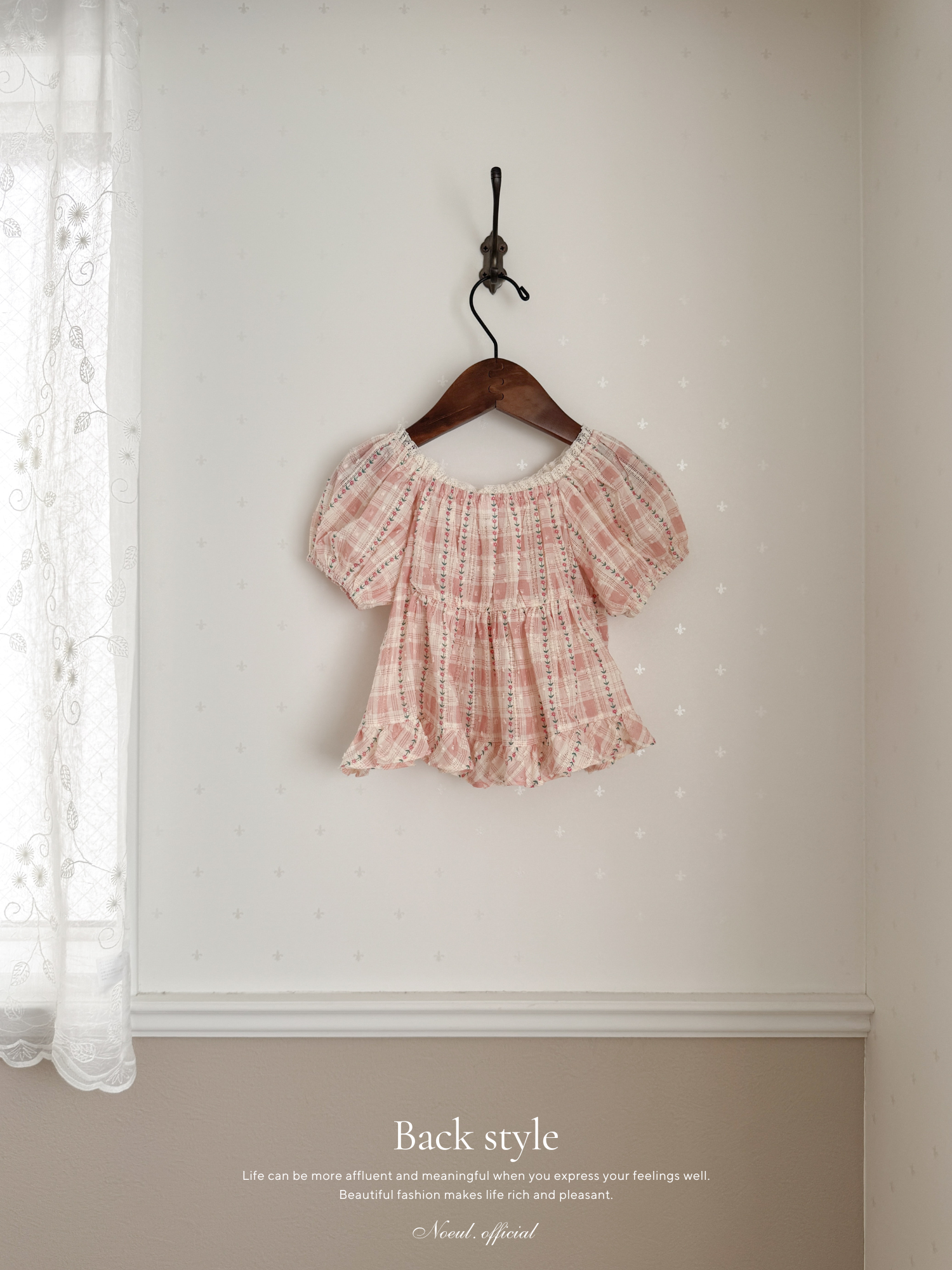 Maybe ribbon puff blouse