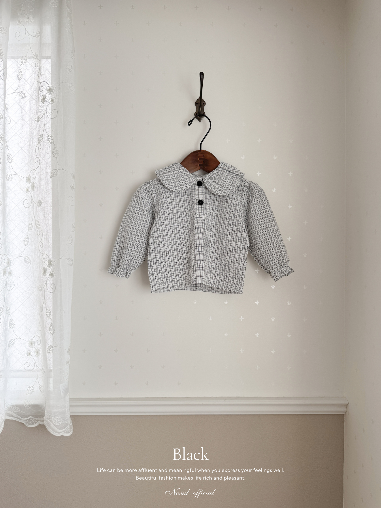 Check balloon blouse