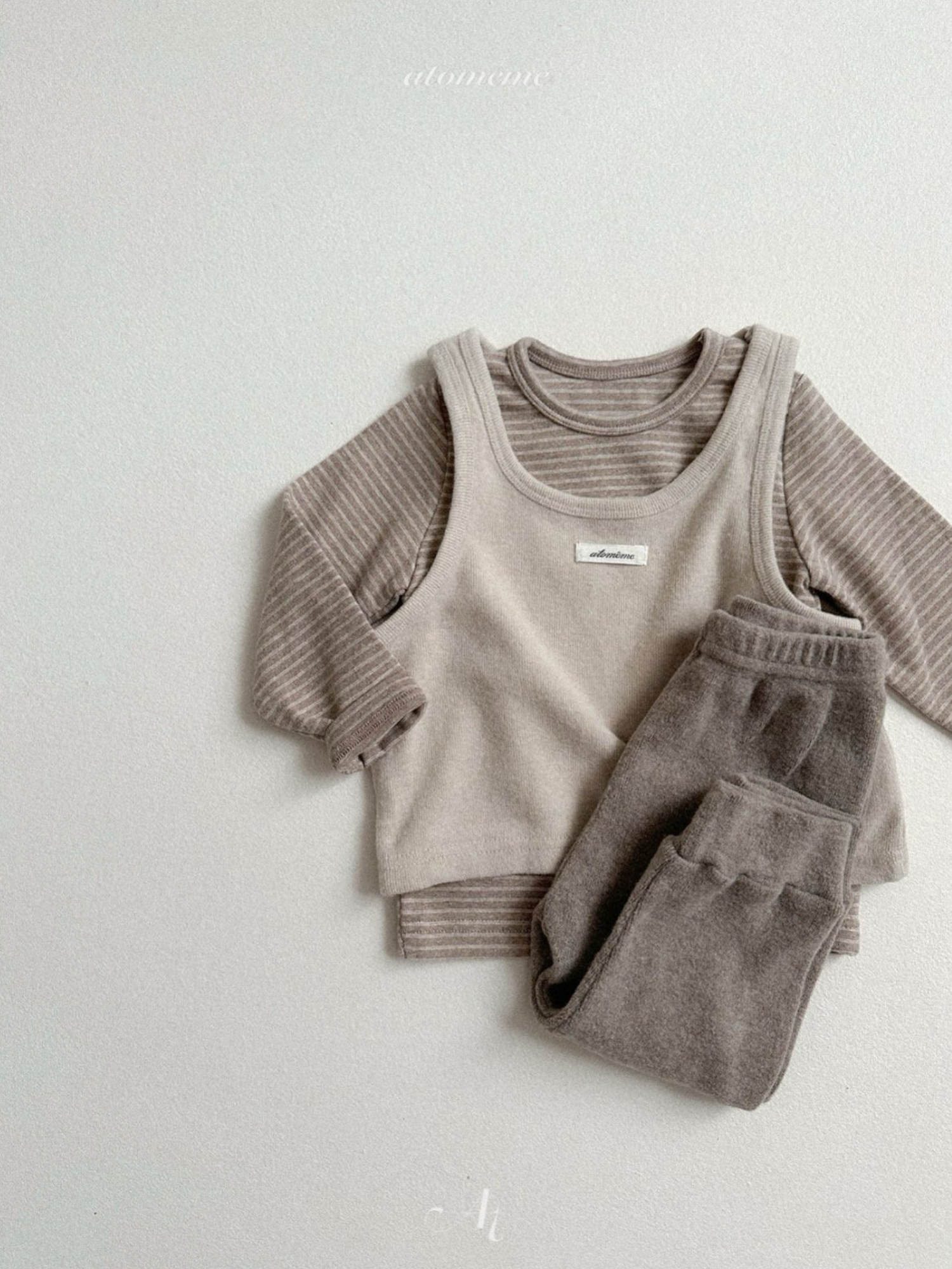 [atomeme] Latte Vest