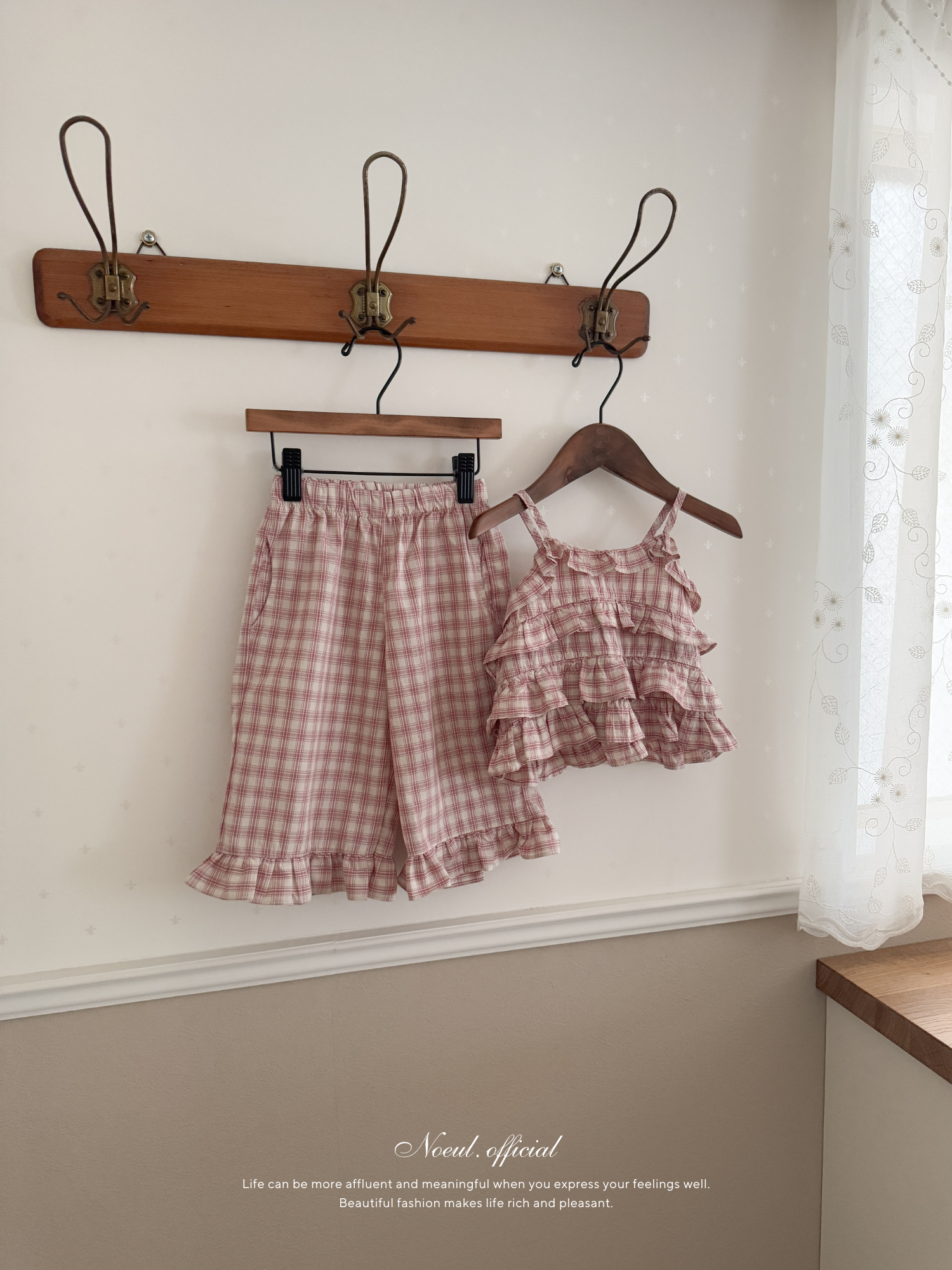 Hash check frill top