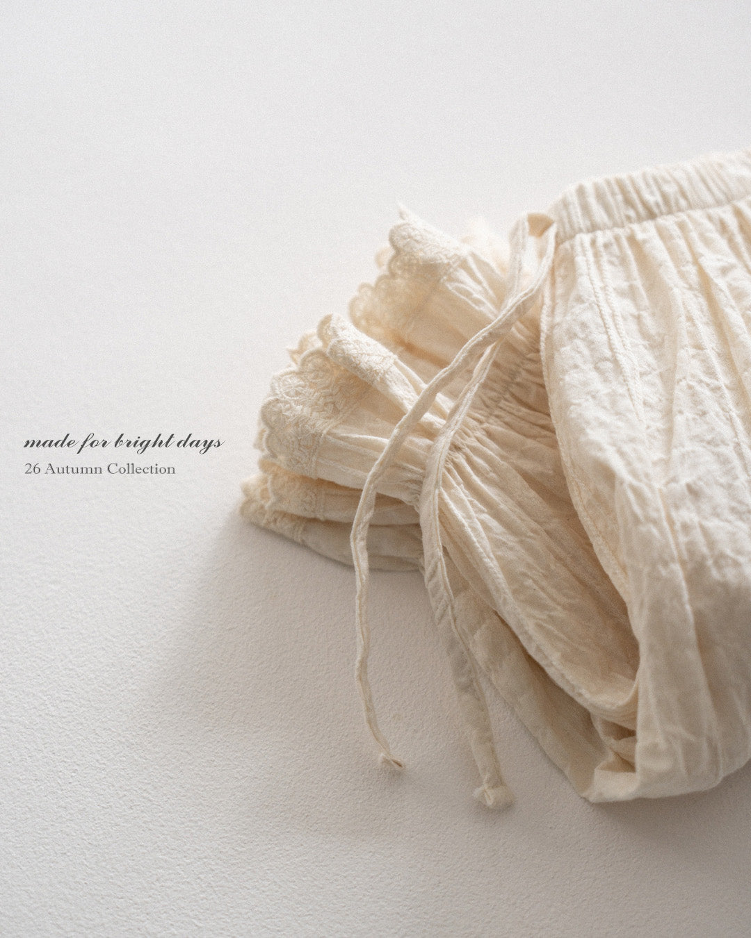 ［anggo］Crepe frill pants
