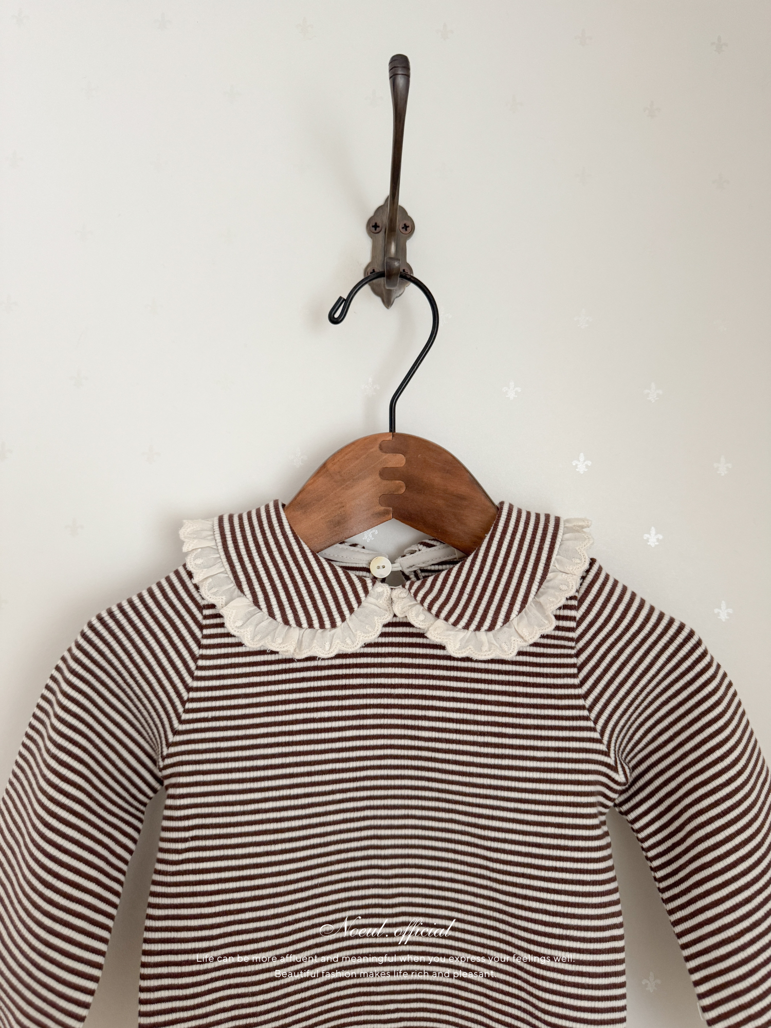 Stripe lace collar tops