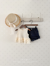 April frill blouse