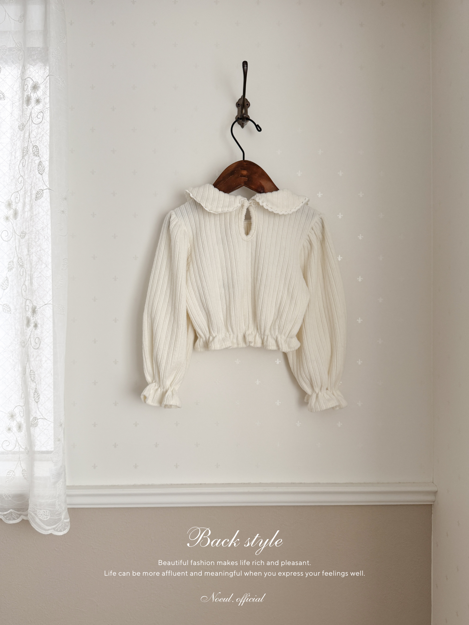 Honey round collar blouse