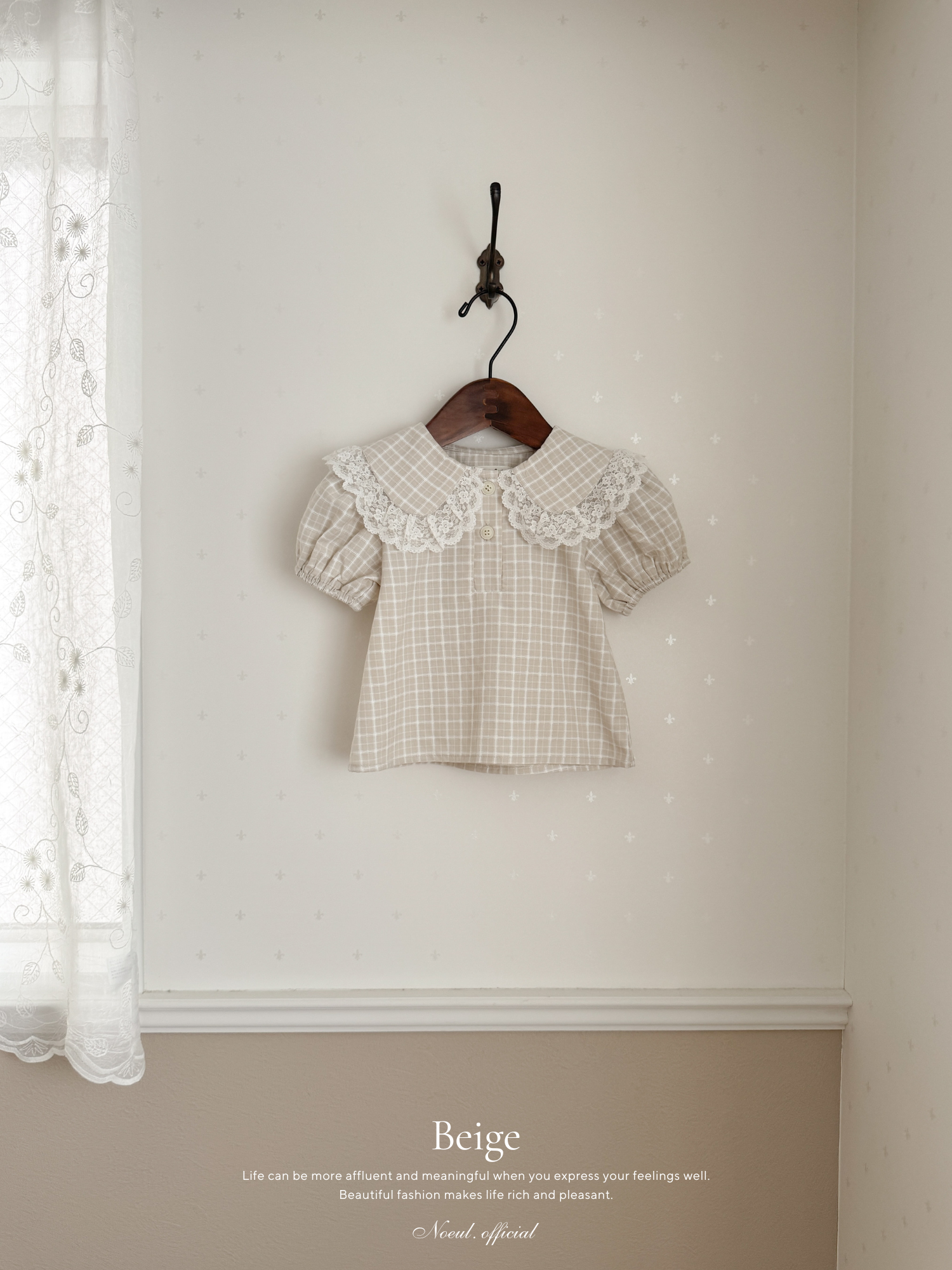 Roan lace collar blouse