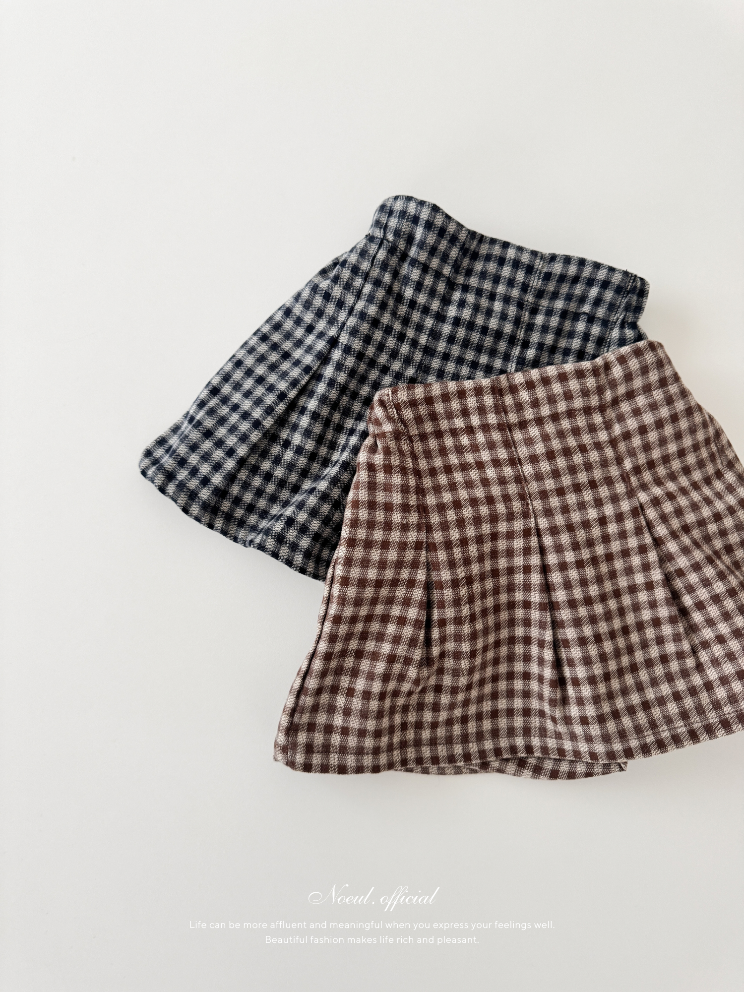Small check skirt