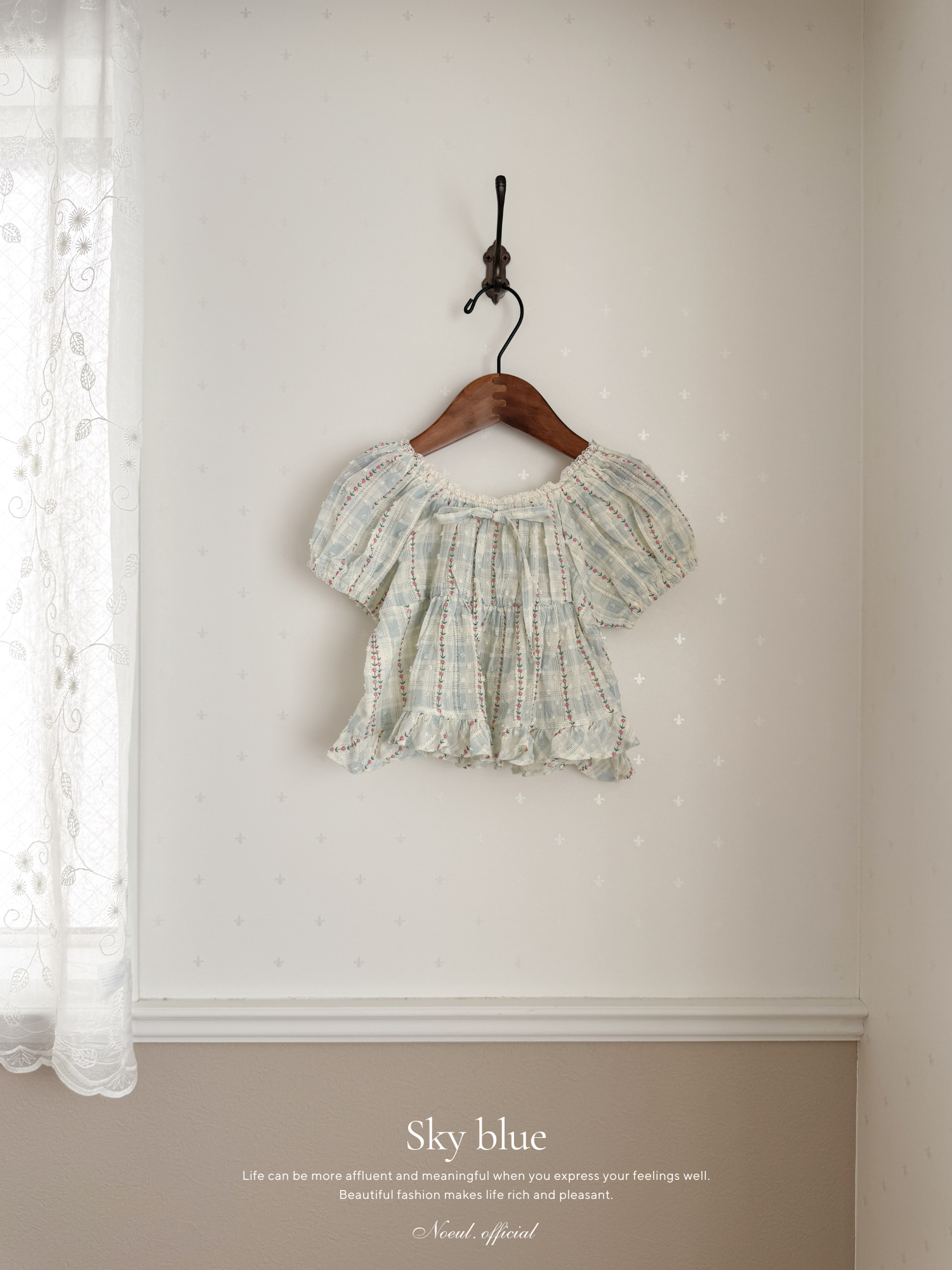 Maybe ribbon puff blouse
