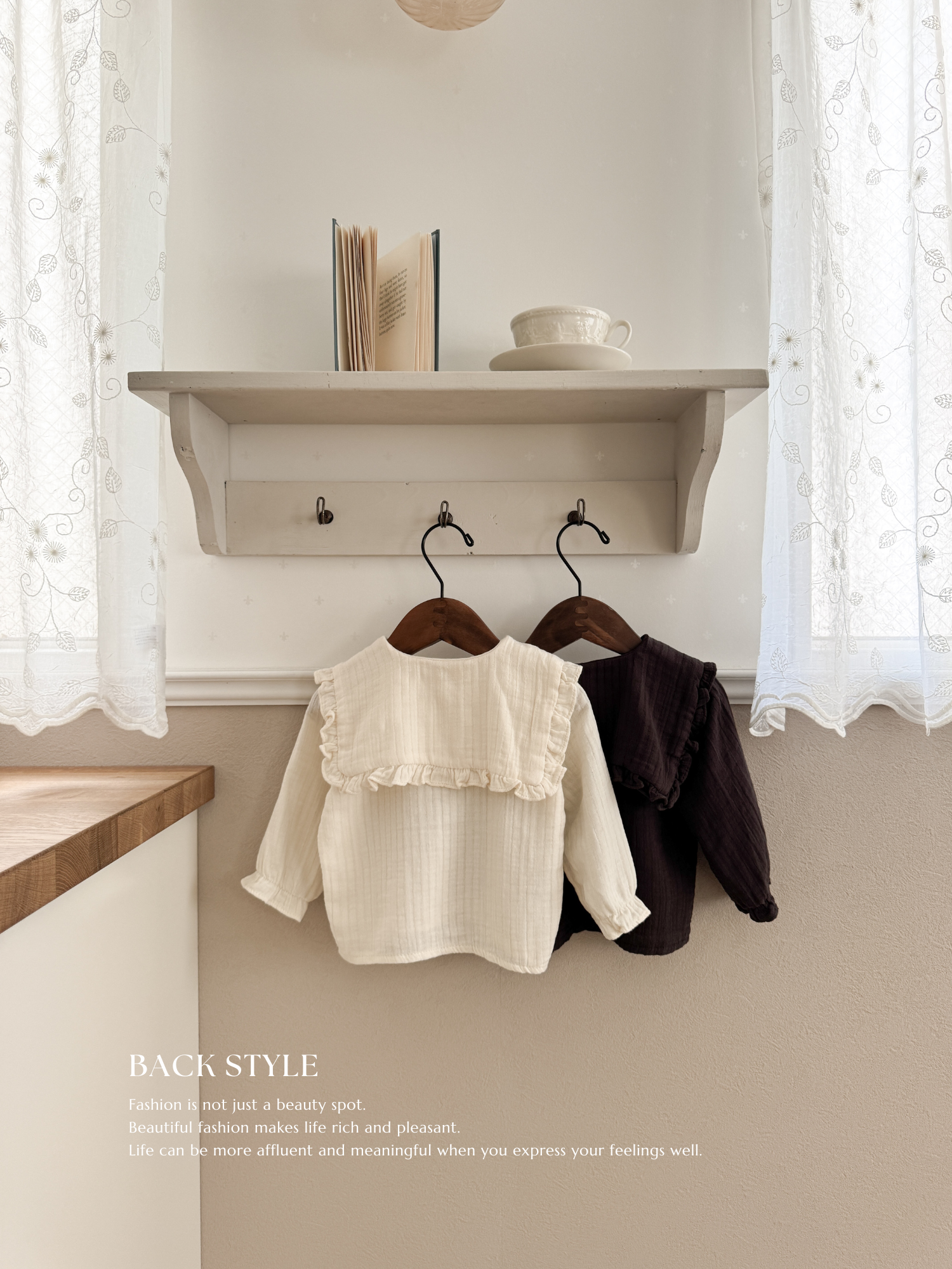 Sara collar blouse