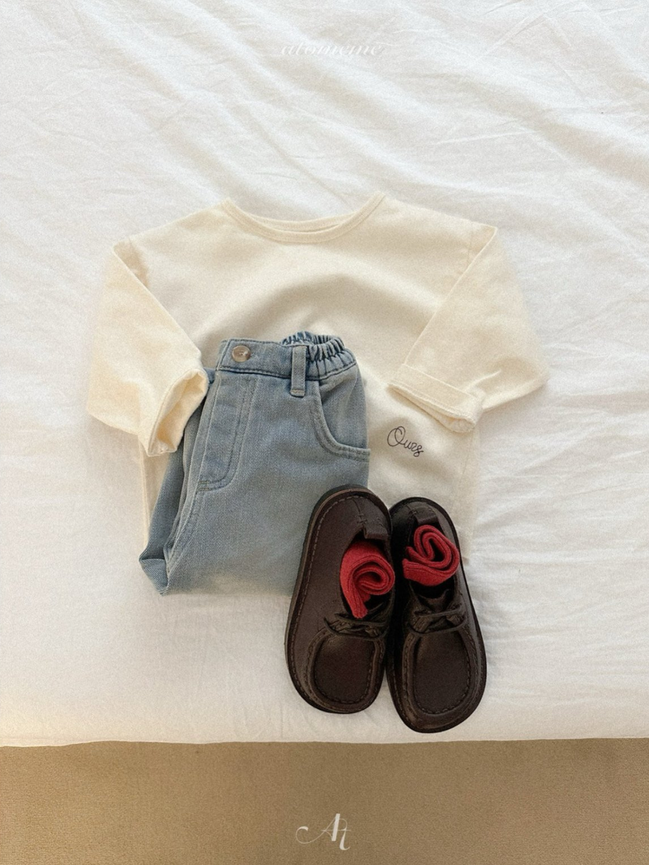 [atomeme] Ours Embroidery Tee