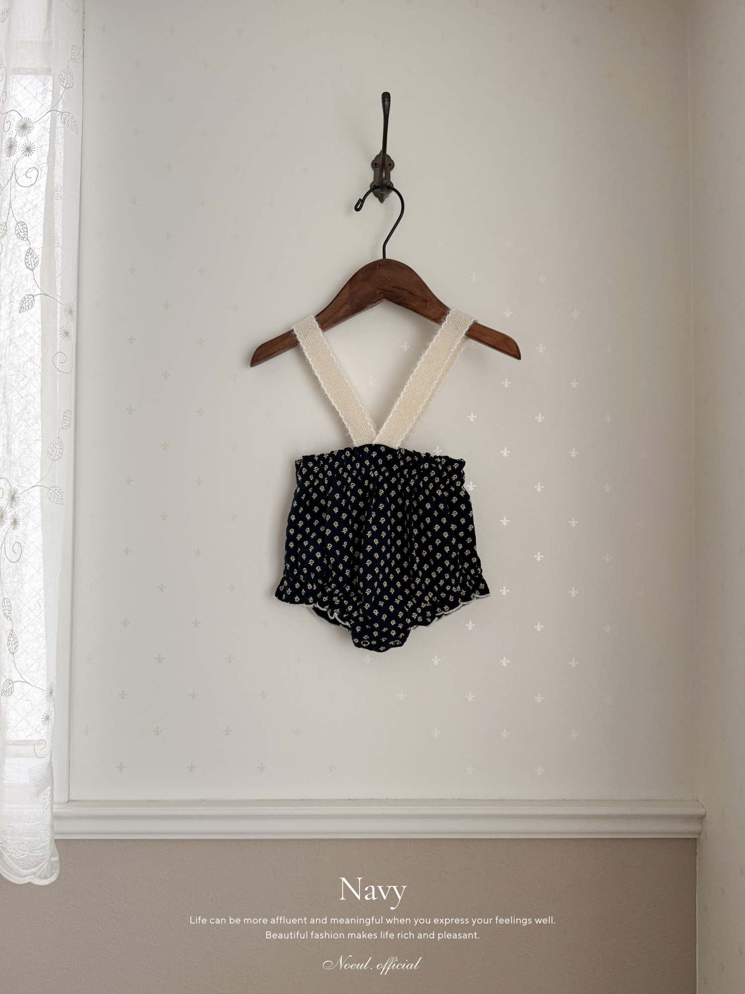 Lip suspender bloomer