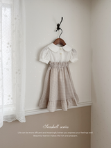 Seashell collar blouse