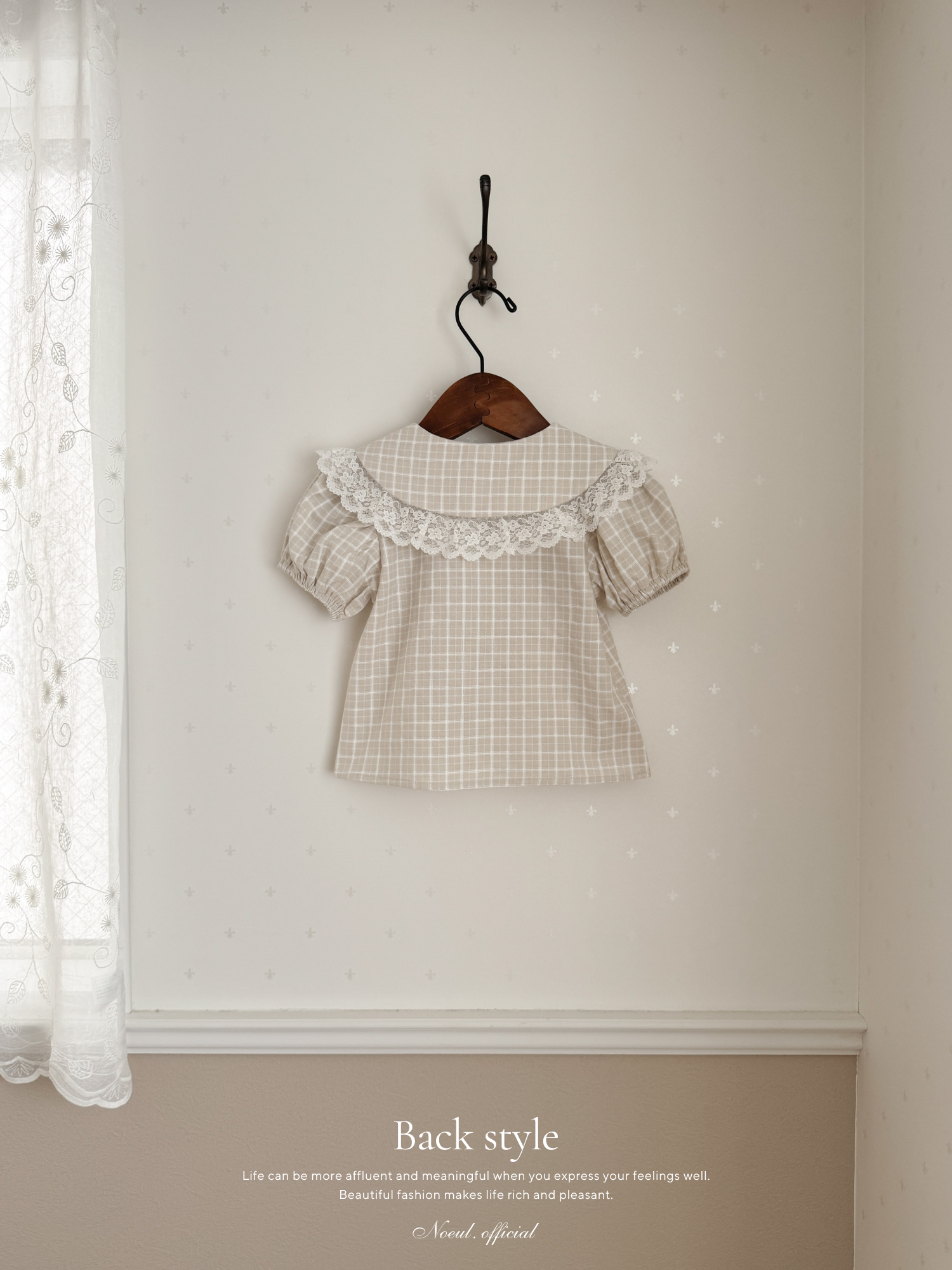 Roan lace collar blouse