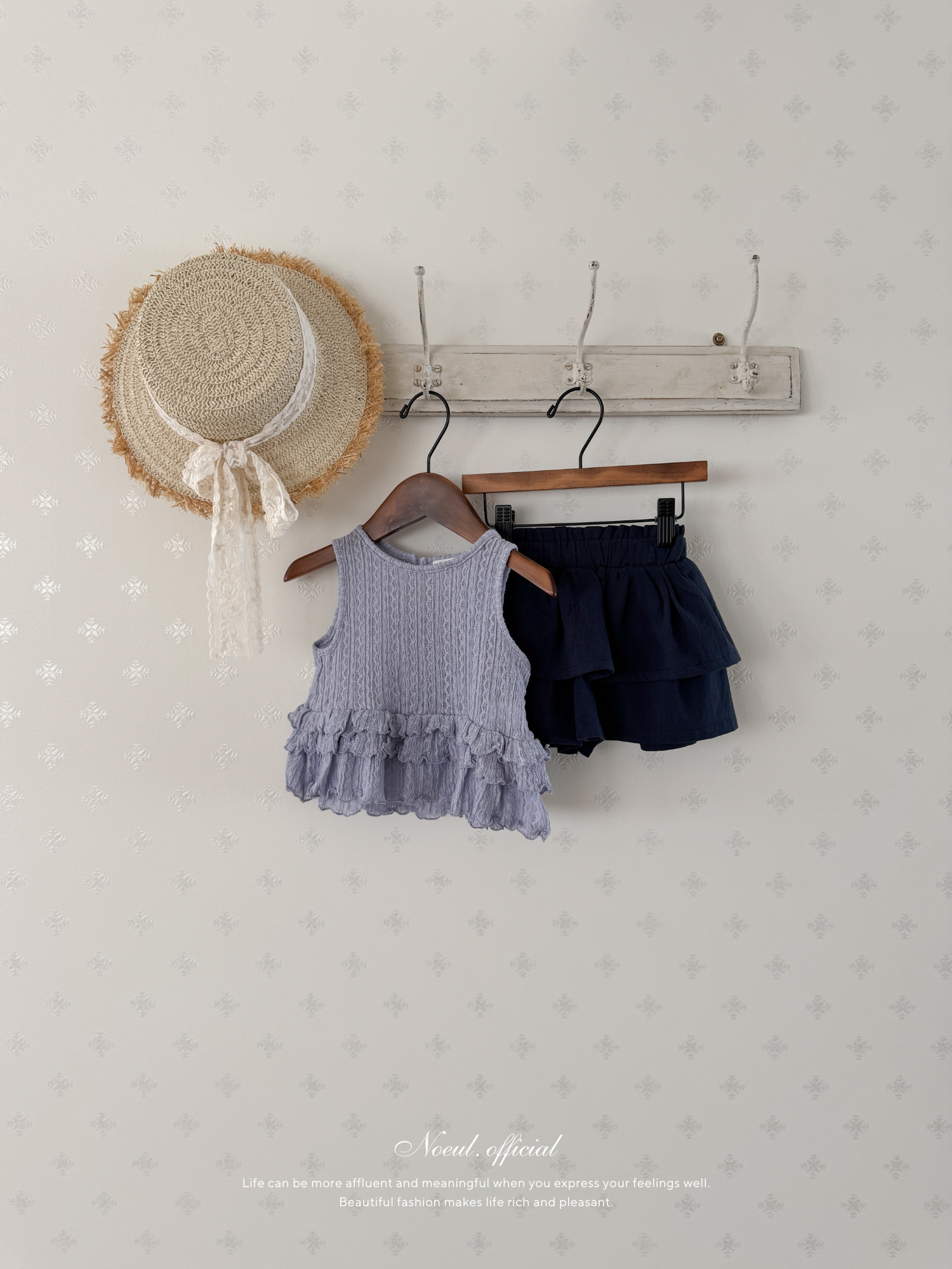 April frill blouse