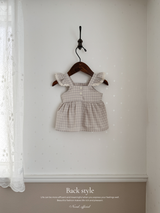 Seashell frill blouse
