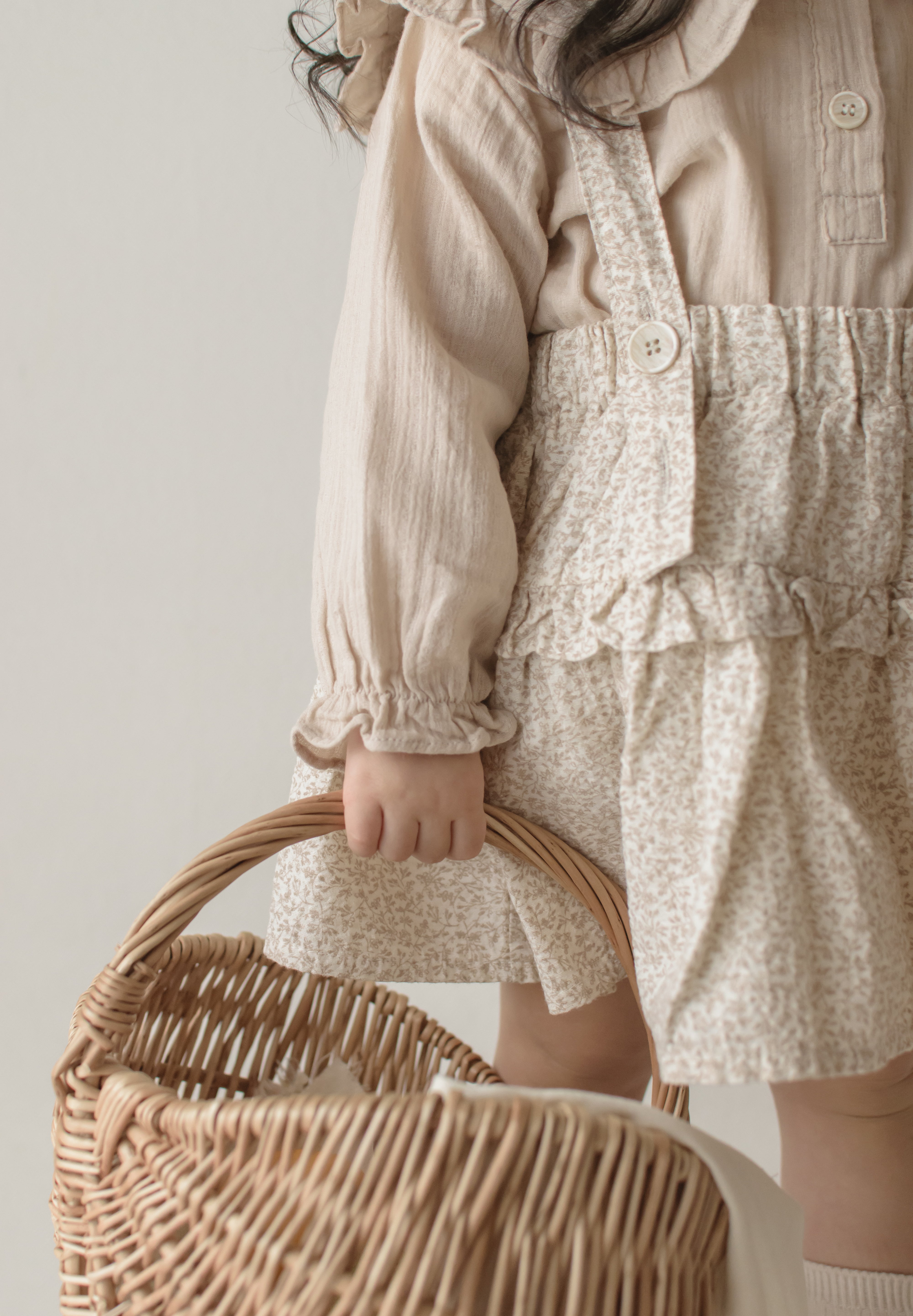 Dobby frill suspender skirt