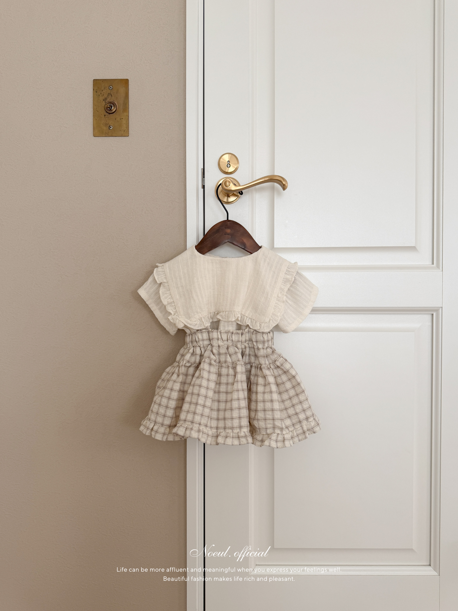 Pair check suspender skirt