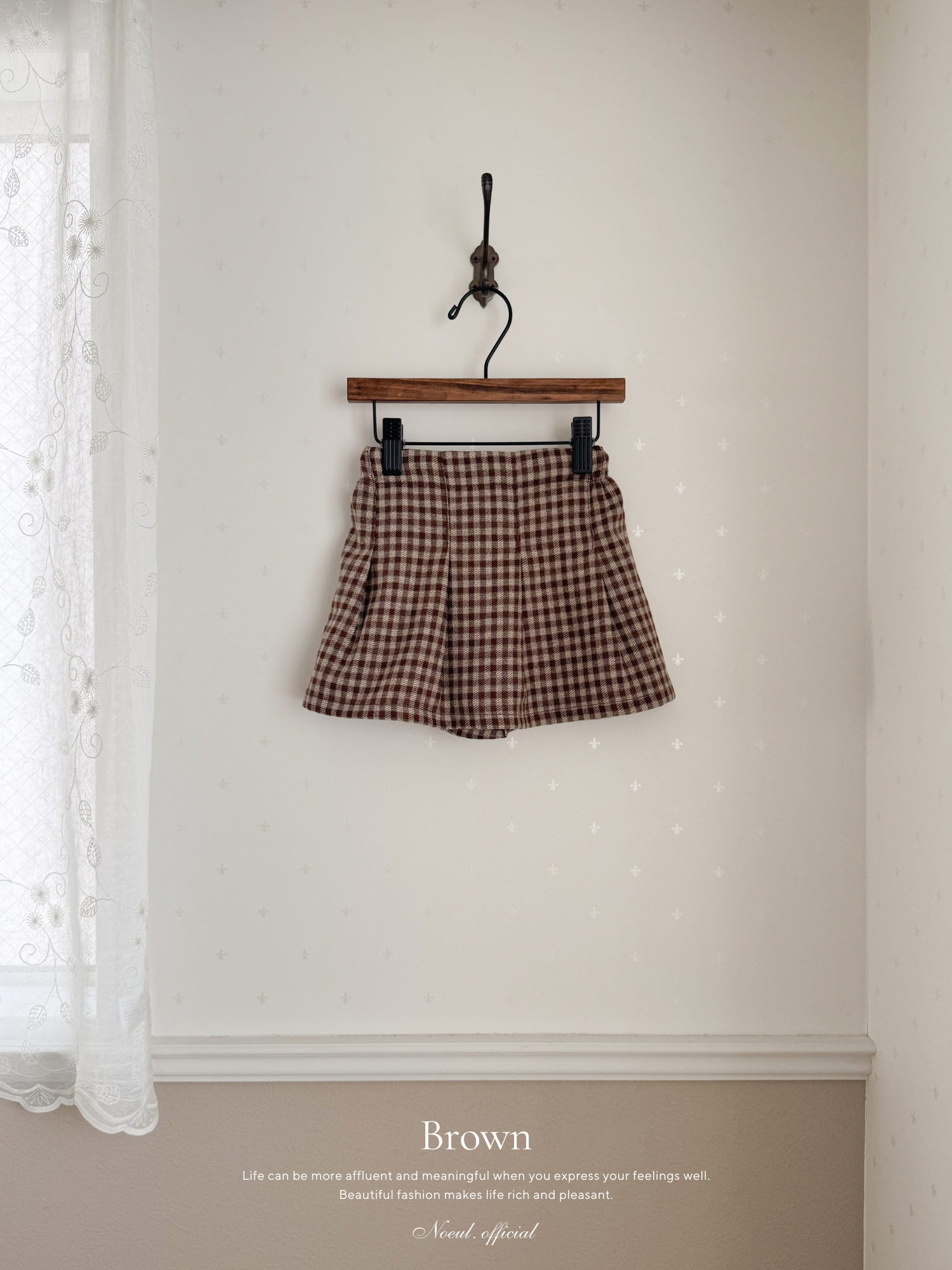 Small check skirt