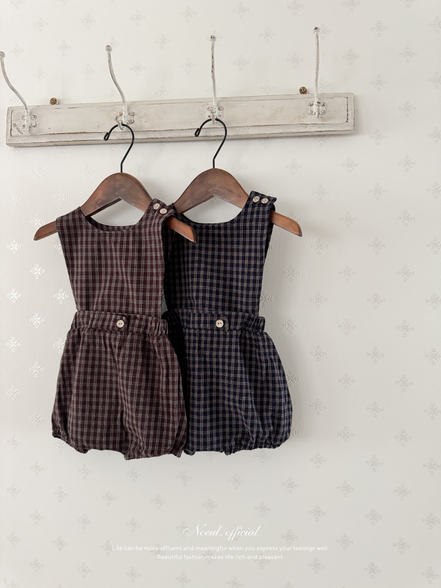 Kuku check suspender suit