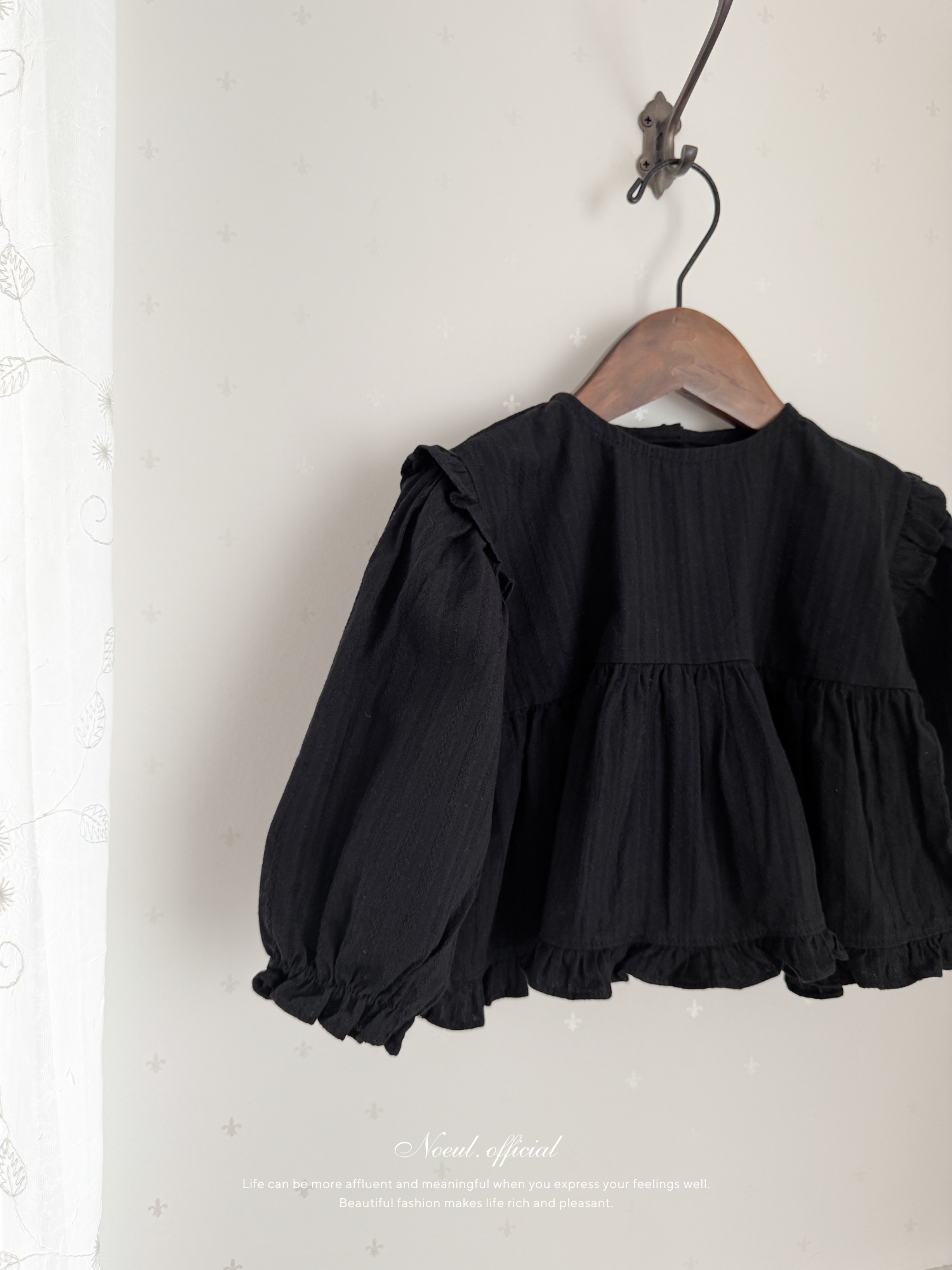 Shoulder frill blouse