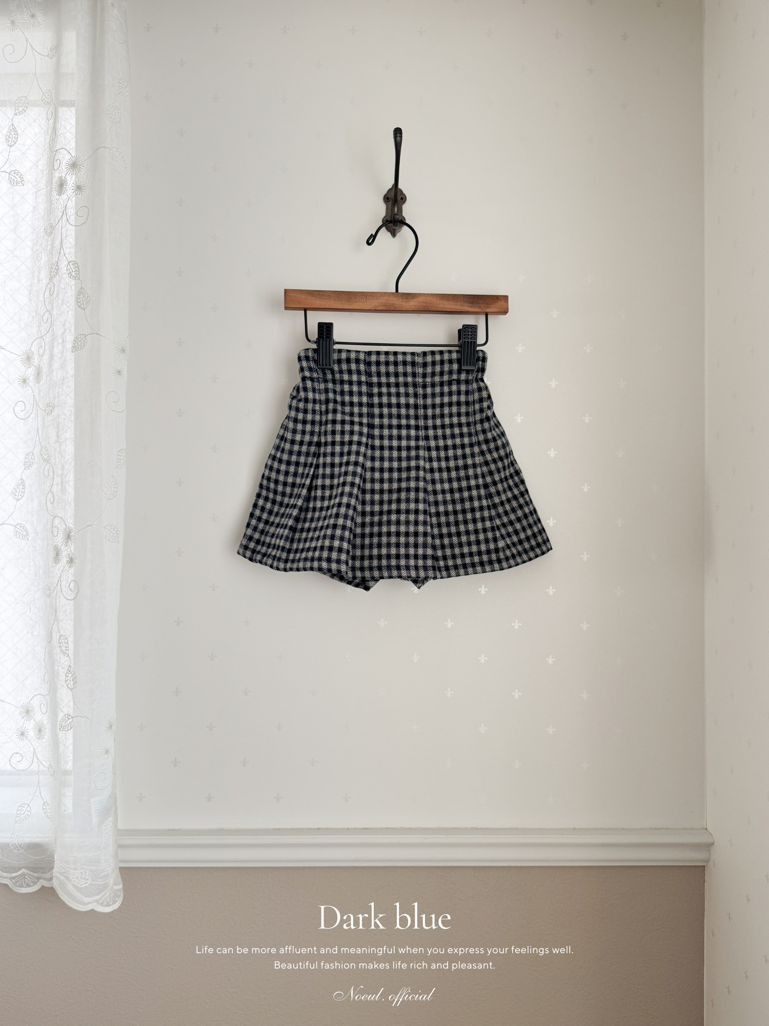 Small check skirt