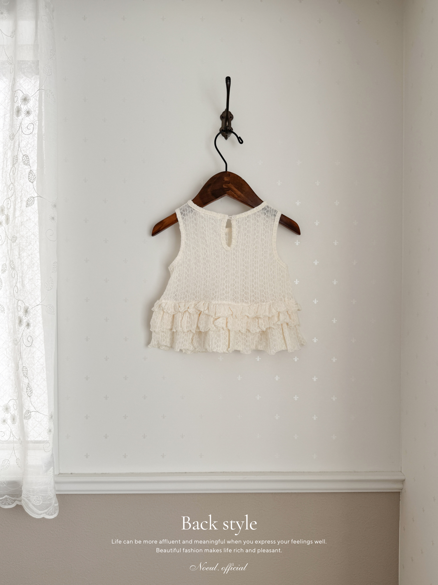 April frill blouse