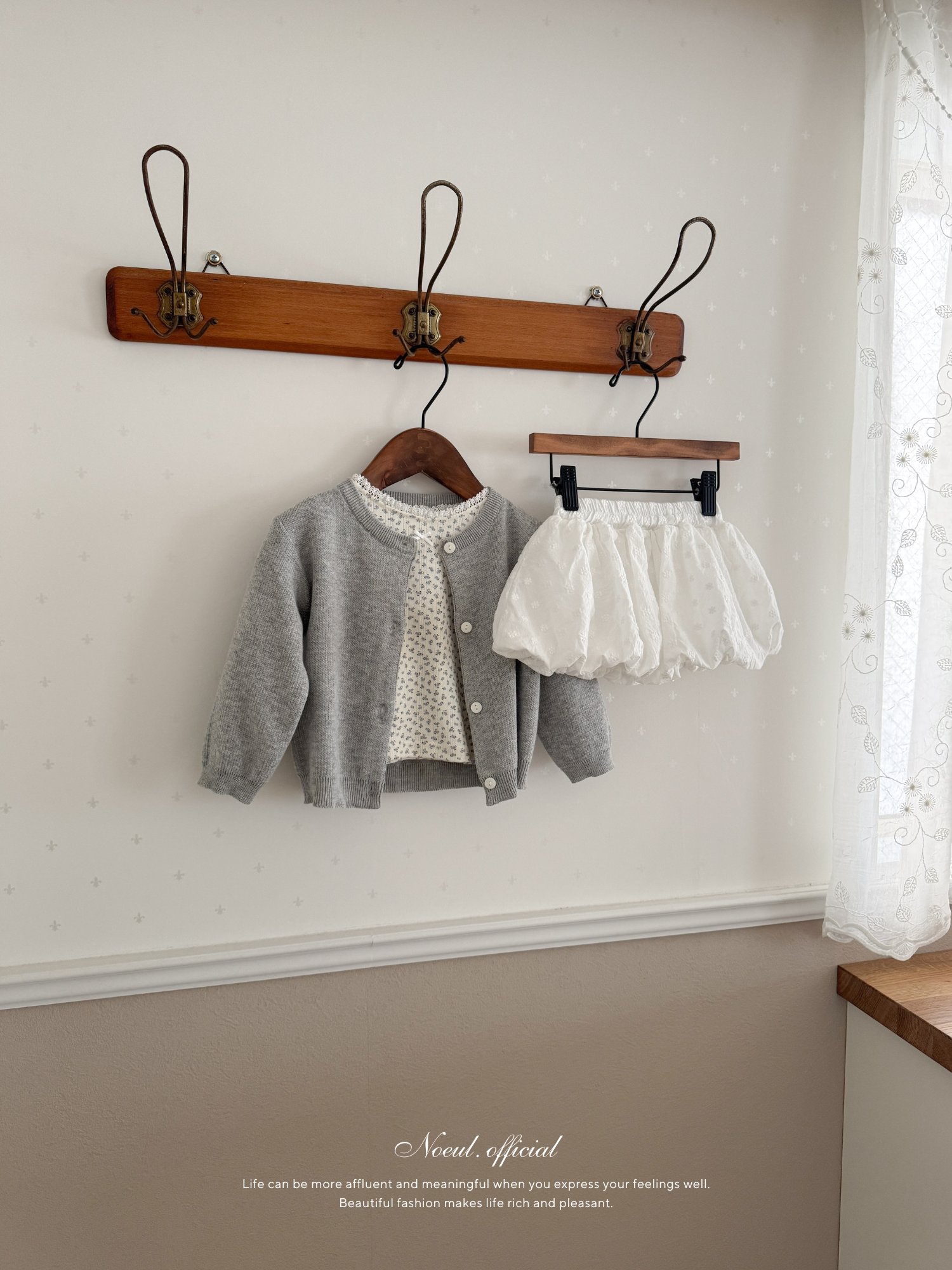 Mable ribbon lace tee