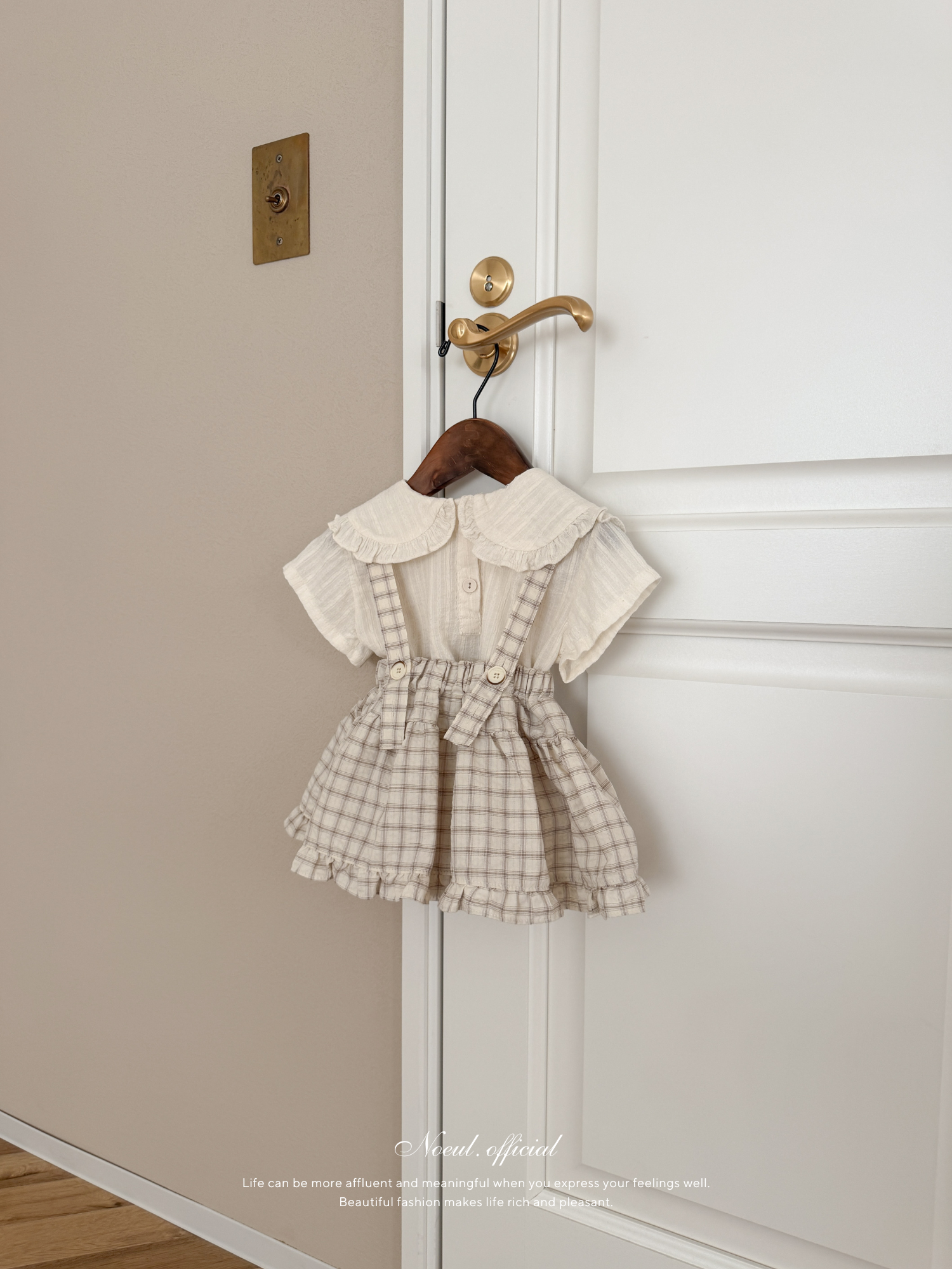 Pair check suspender skirt