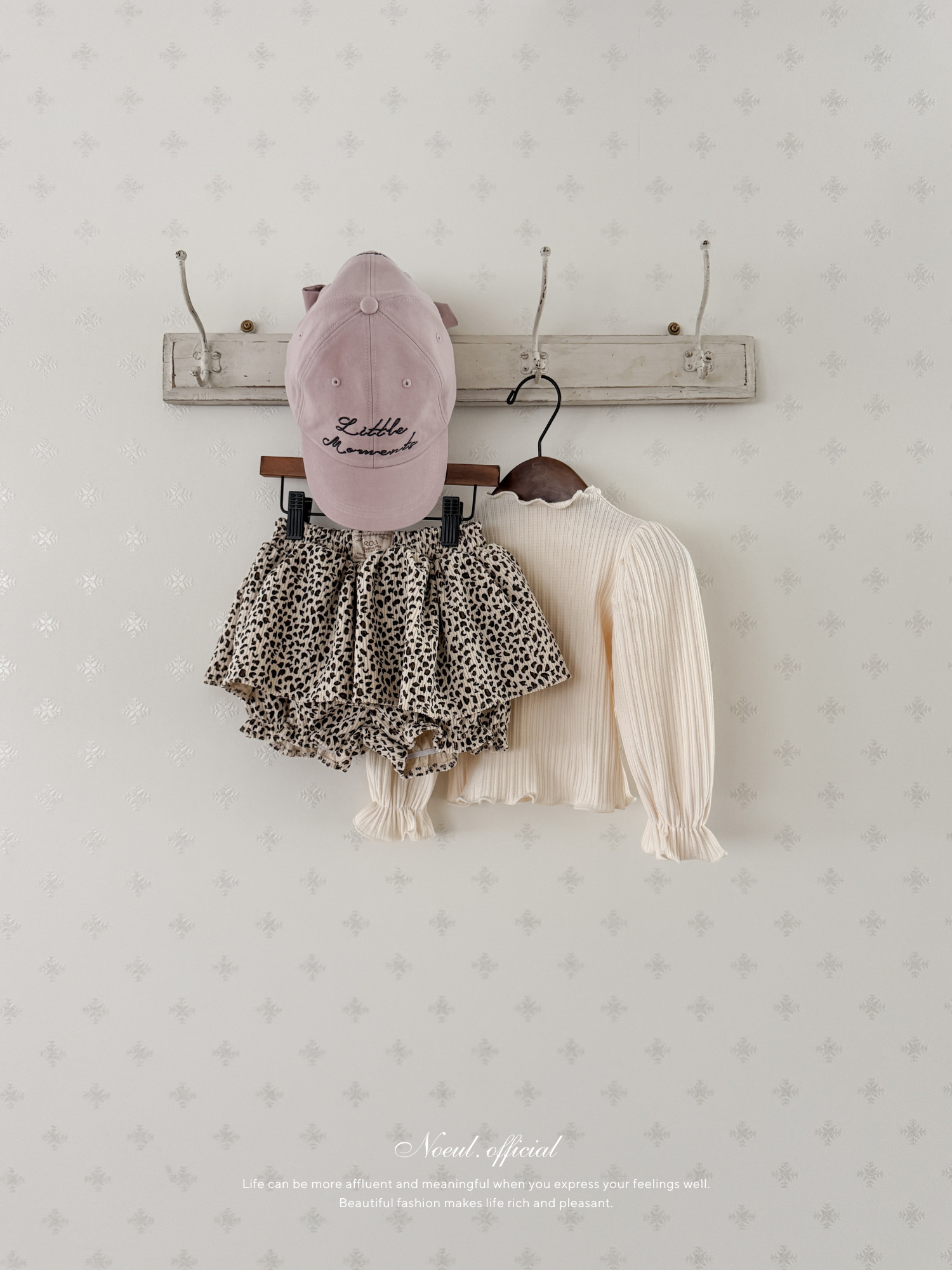 Little moment cap