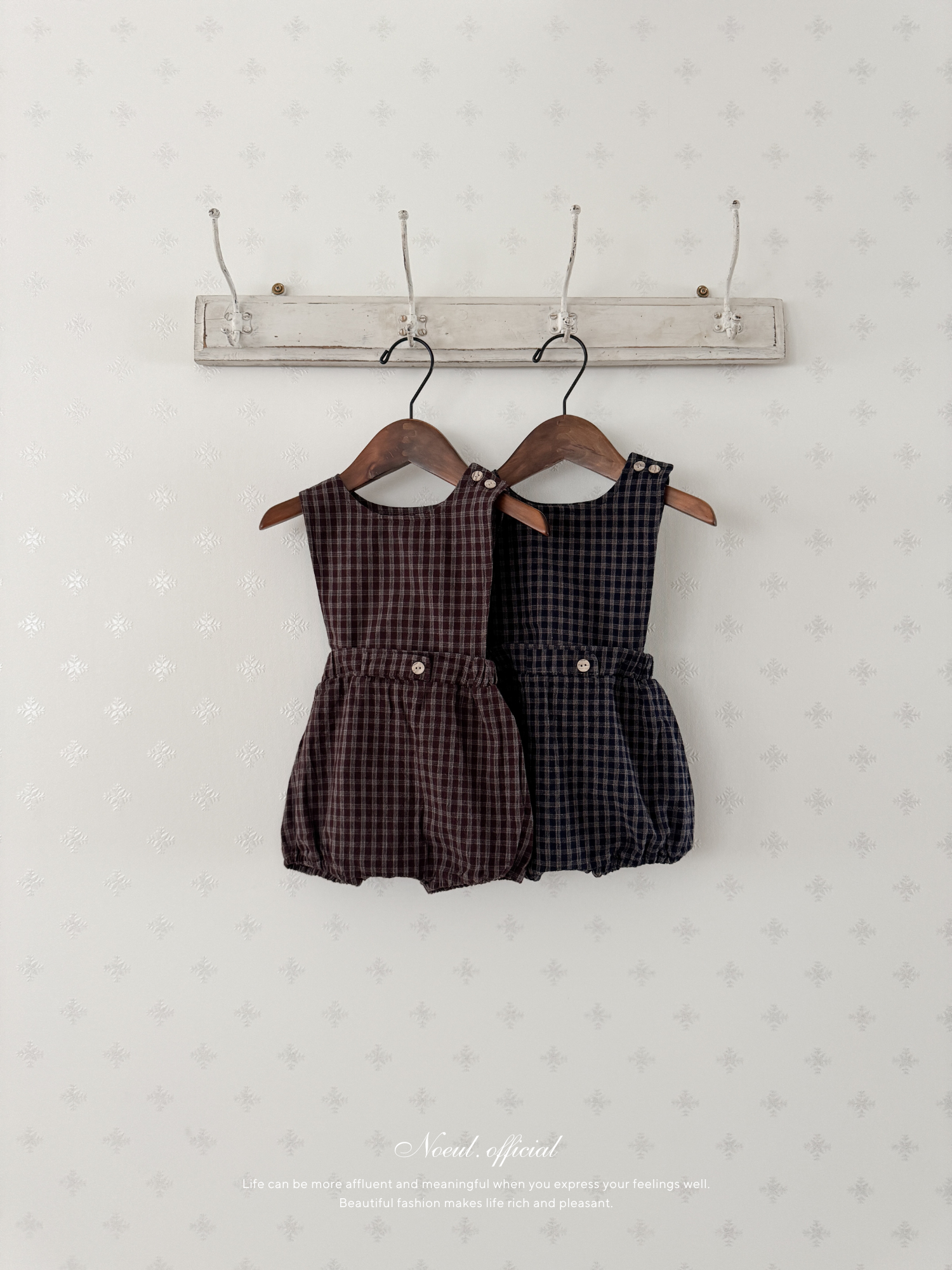 Kuku check suspender suit