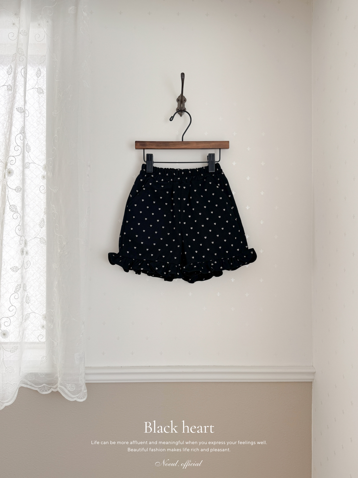 Frill short pants