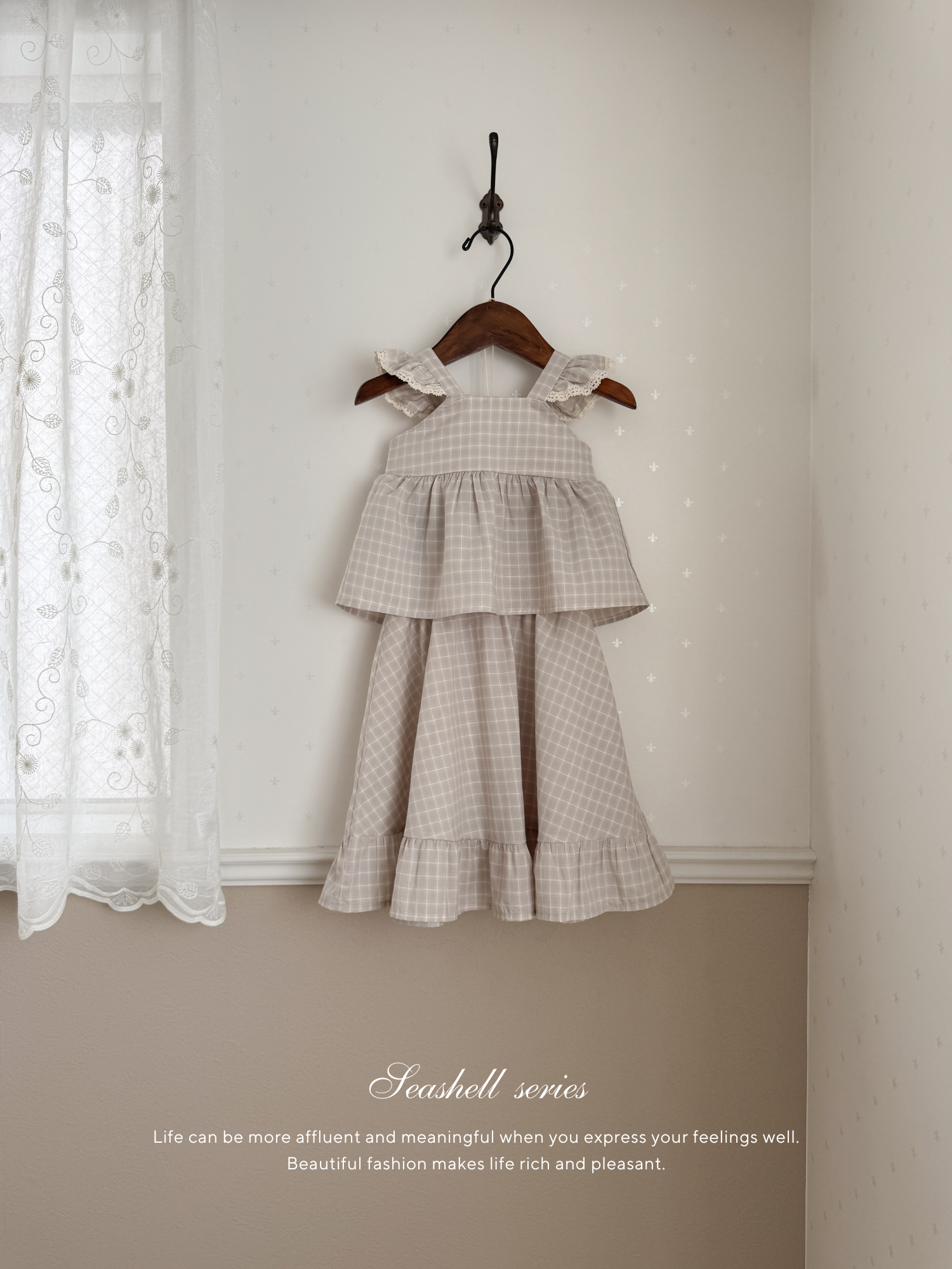 Seashell frill blouse