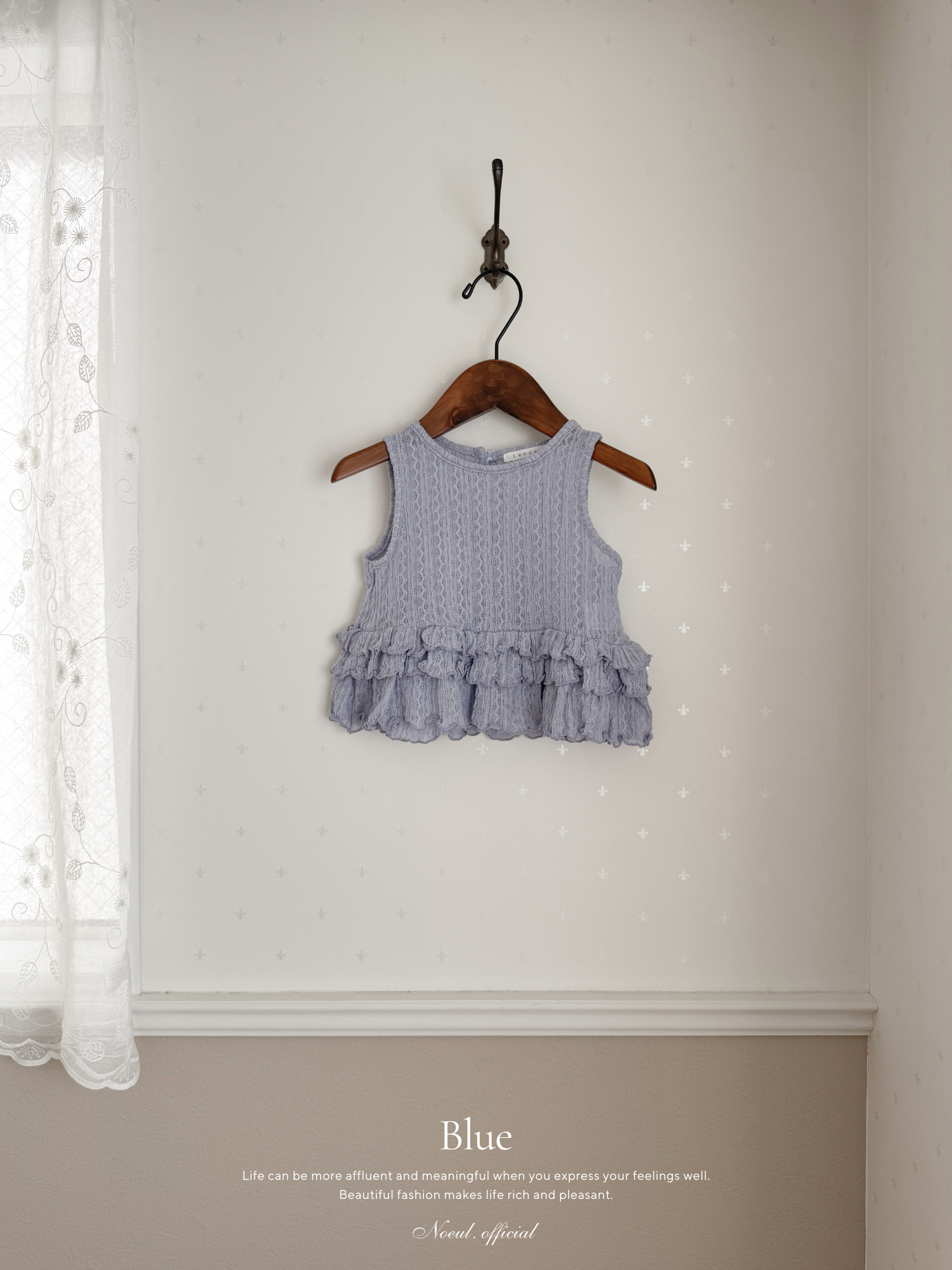 April frill blouse
