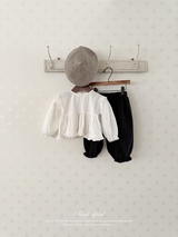 Shoulder frill blouse