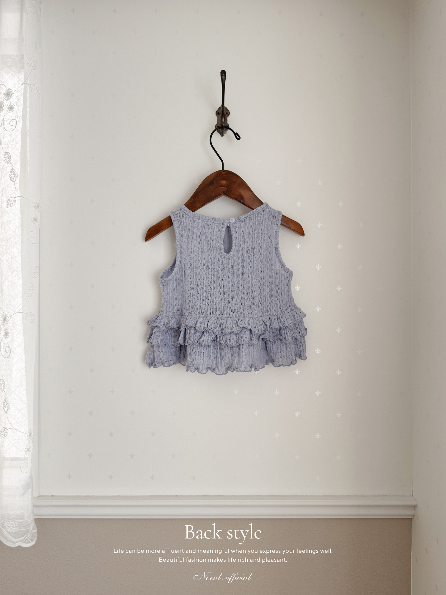 April frill blouse