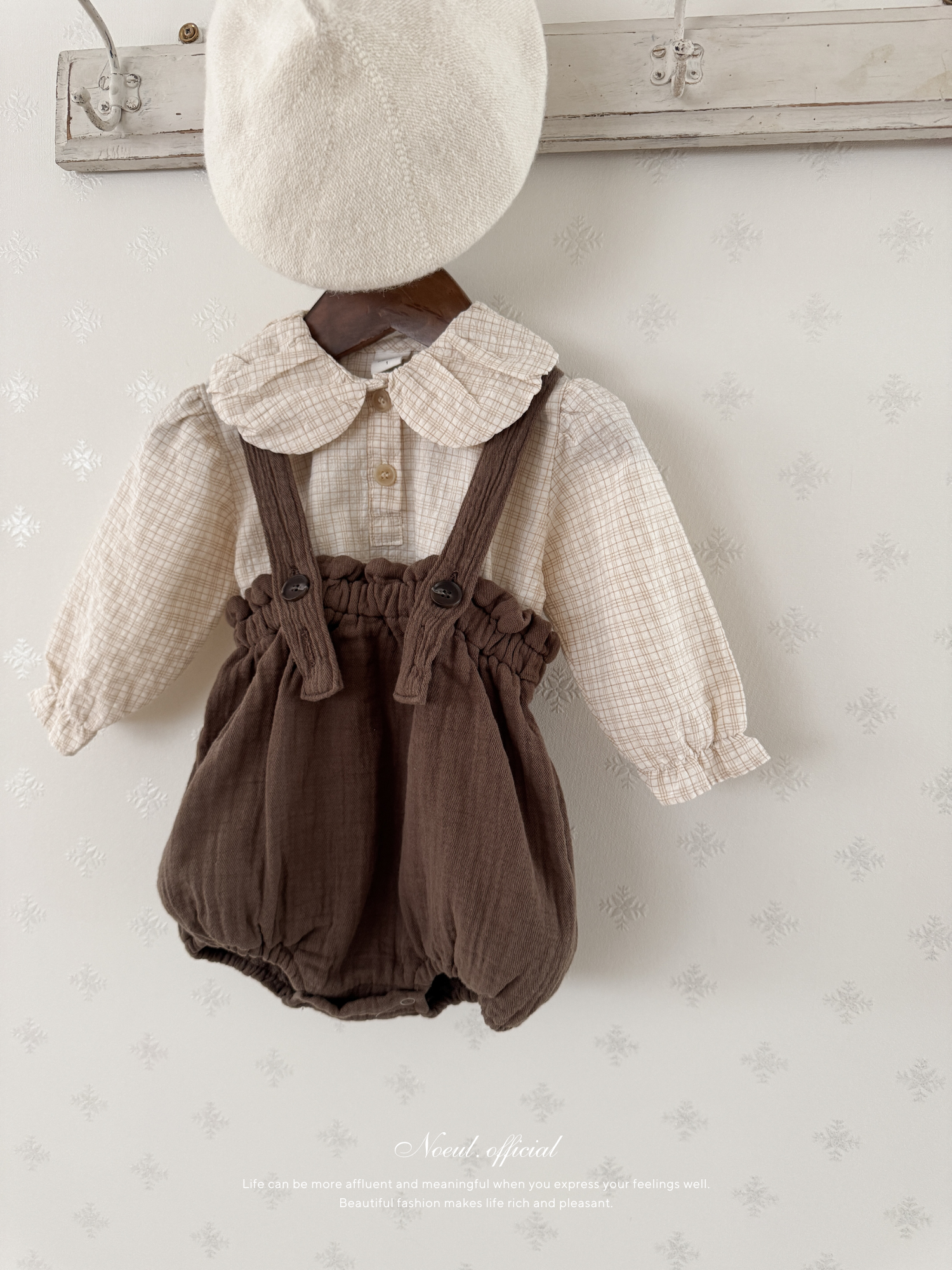 Check balloon blouse