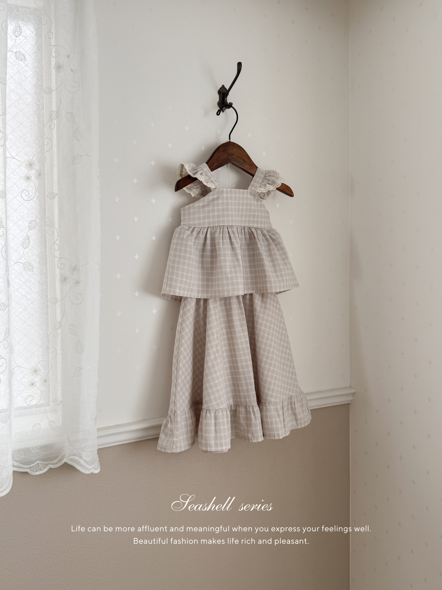 Seashell frill blouse