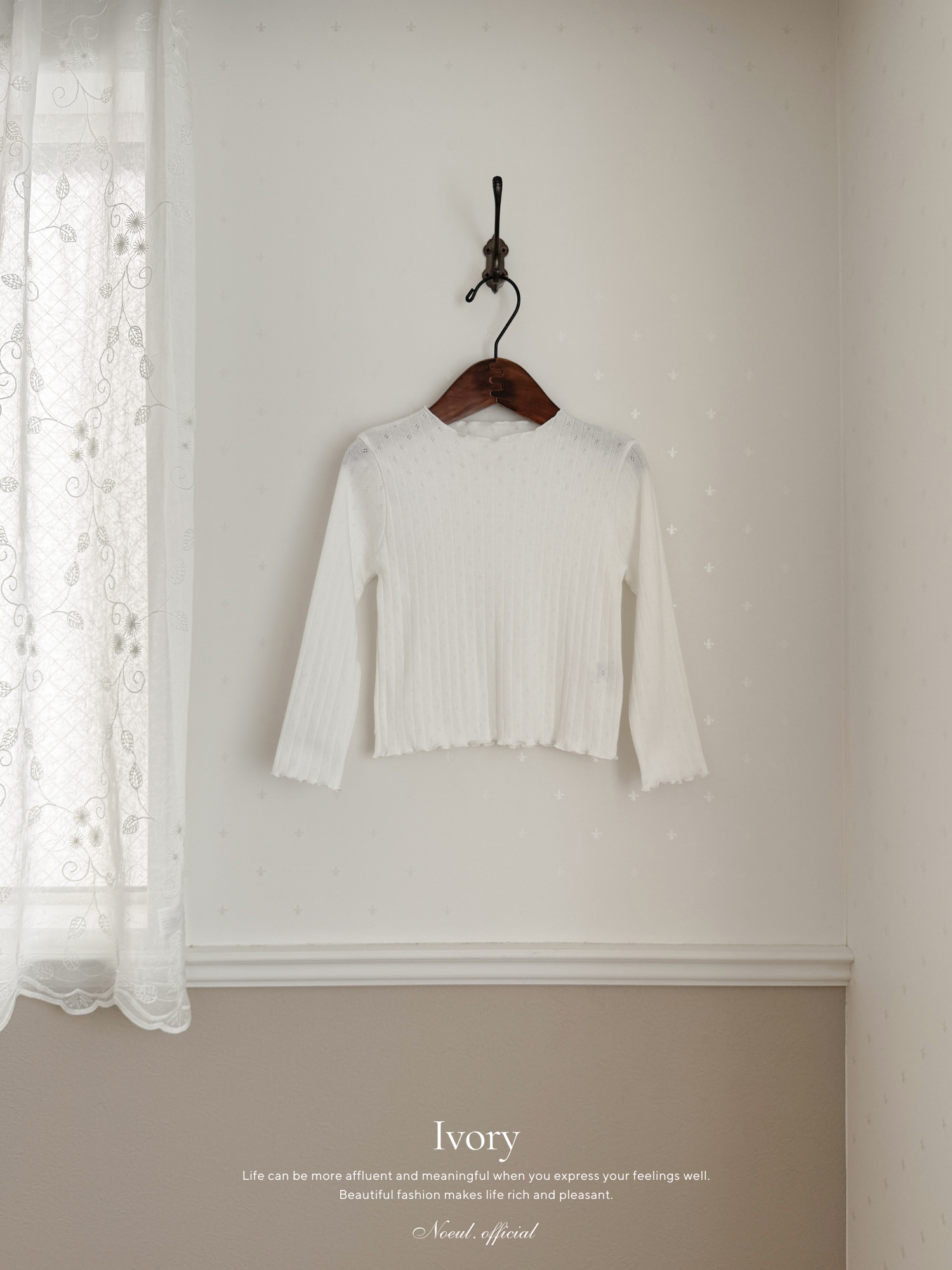 Momo eyelet tee