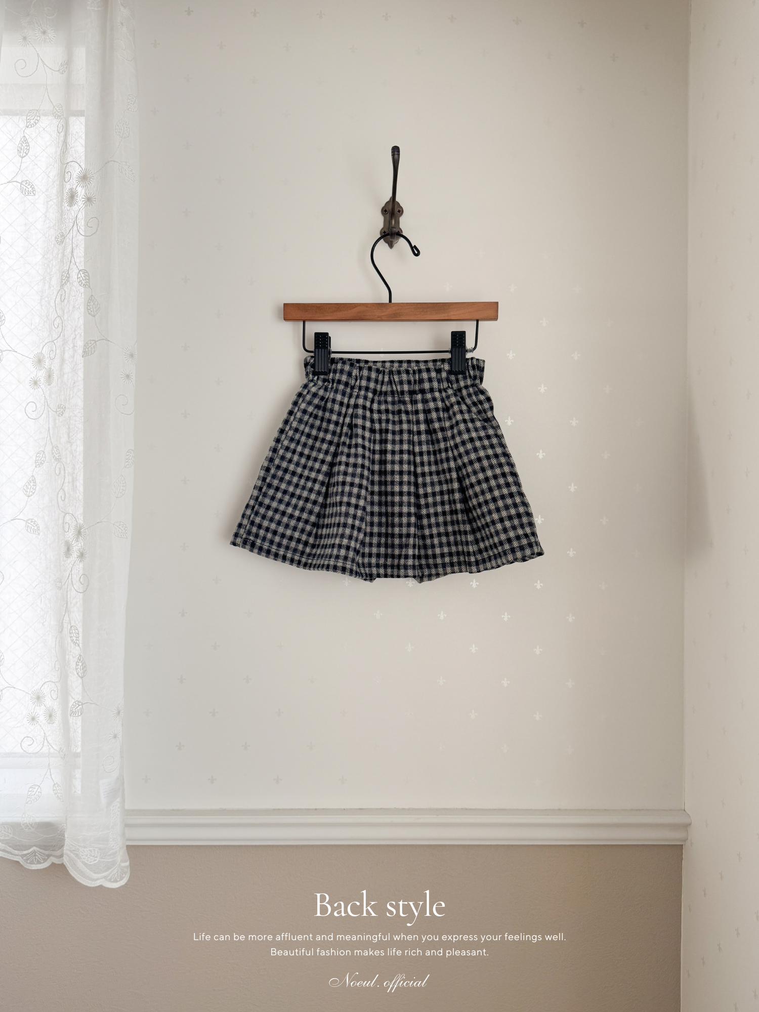 Small check skirt