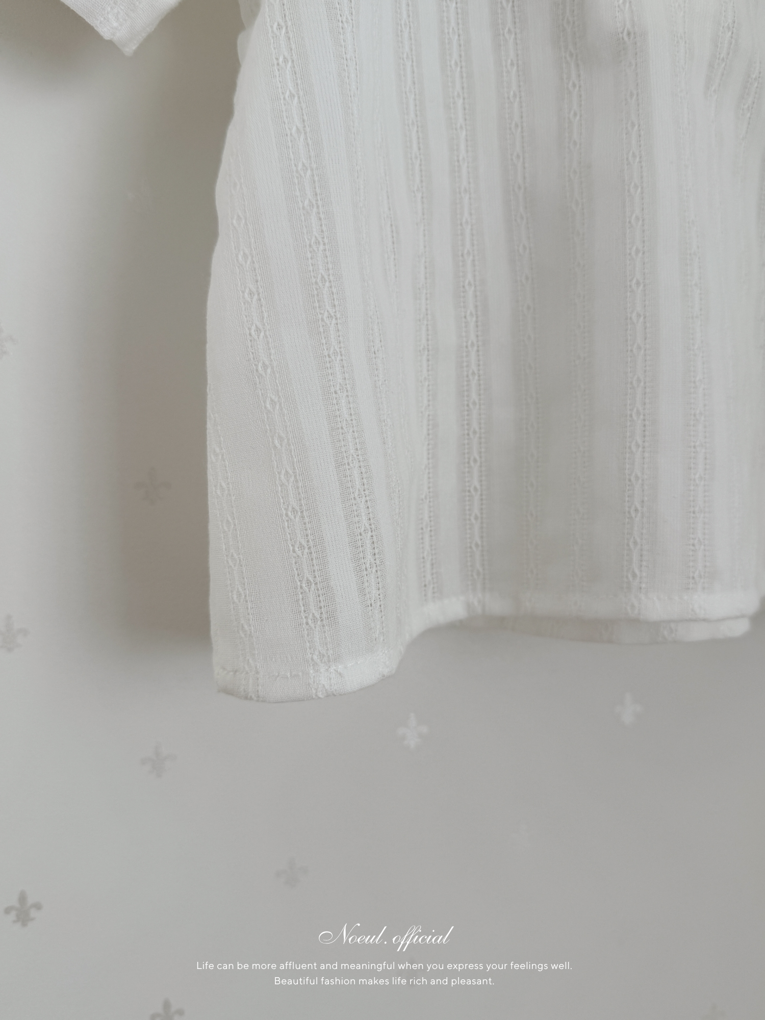 Seashell collar blouse