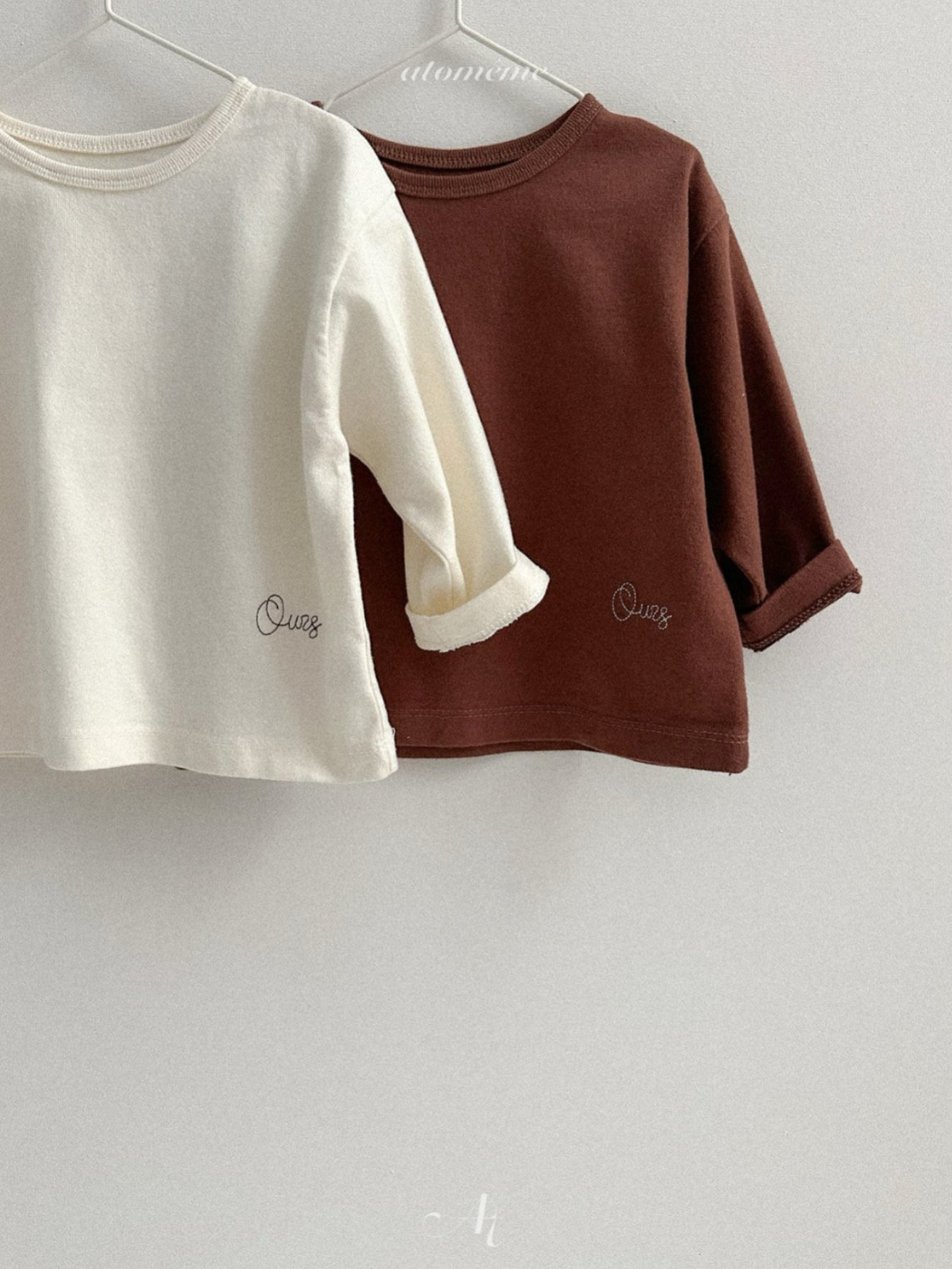 [atomeme] Ours Embroidery Tee