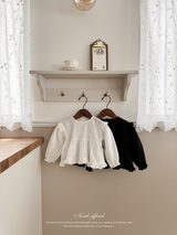 Shoulder frill blouse