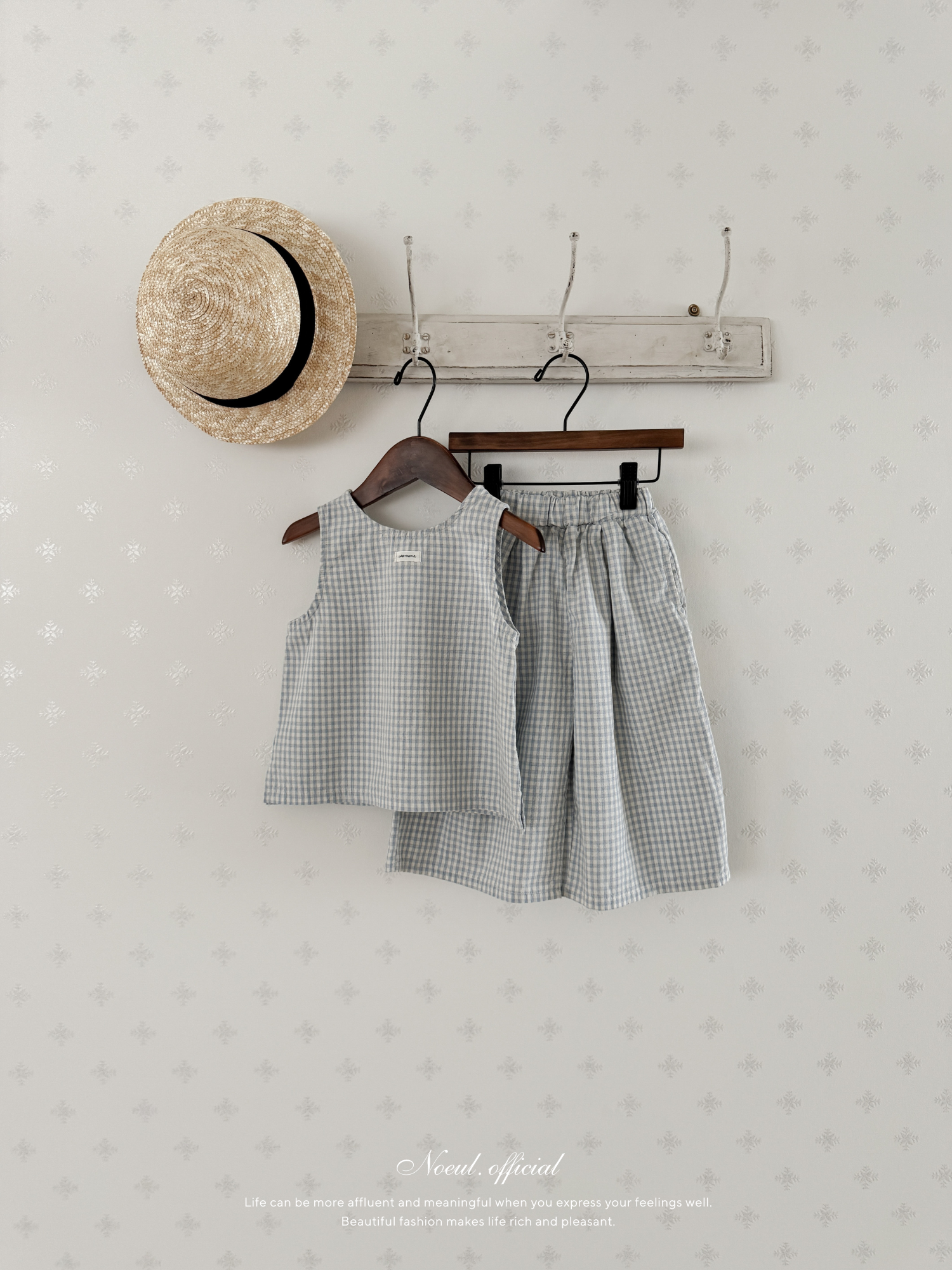 Muse check sleeveless blouse