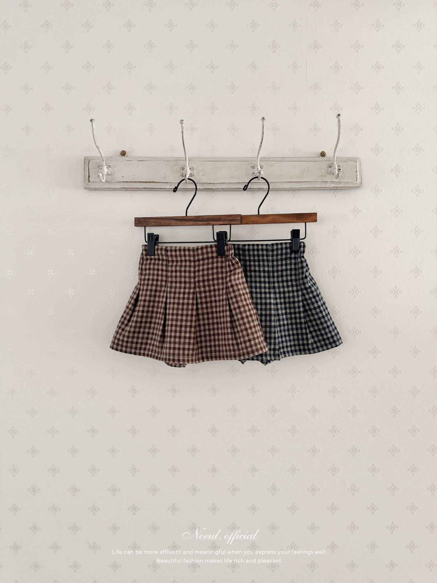 Small check skirt